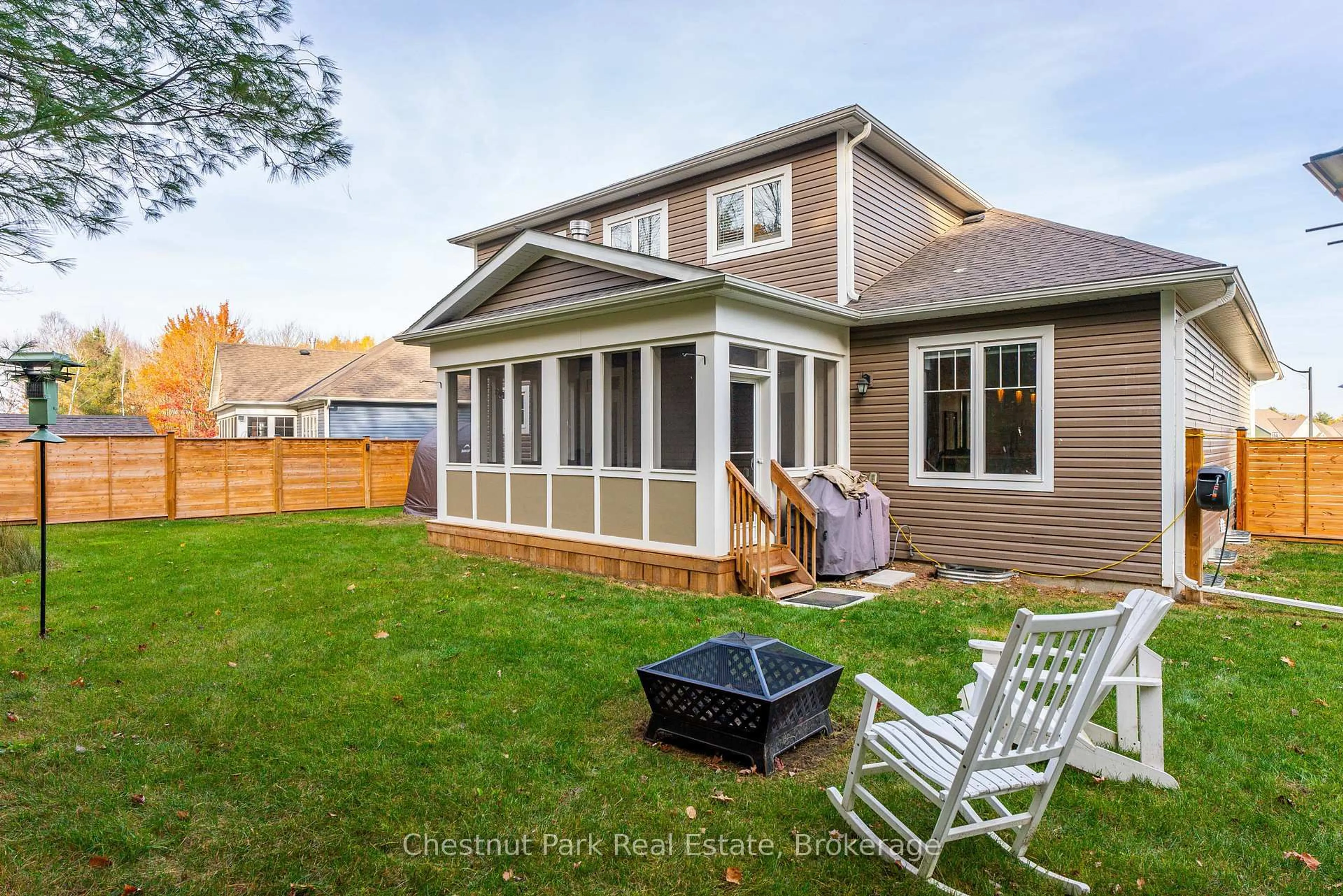 Home with vinyl exterior material, unknown for 79 CHAMBERY St, Bracebridge Ontario P1L 0G2