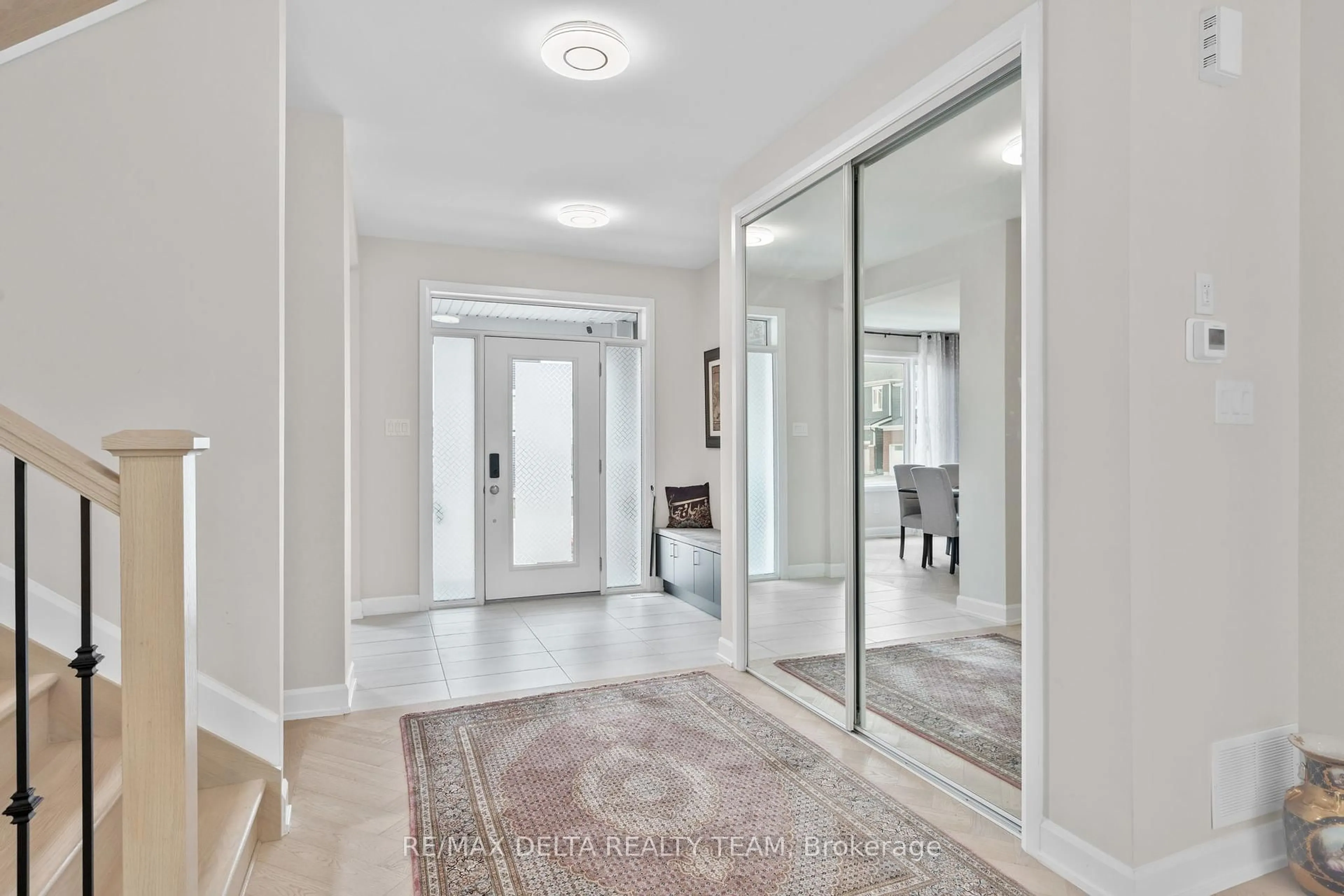 Indoor entryway for 820 MERCIER Cres, Ottawa Ontario K1W 0N6
