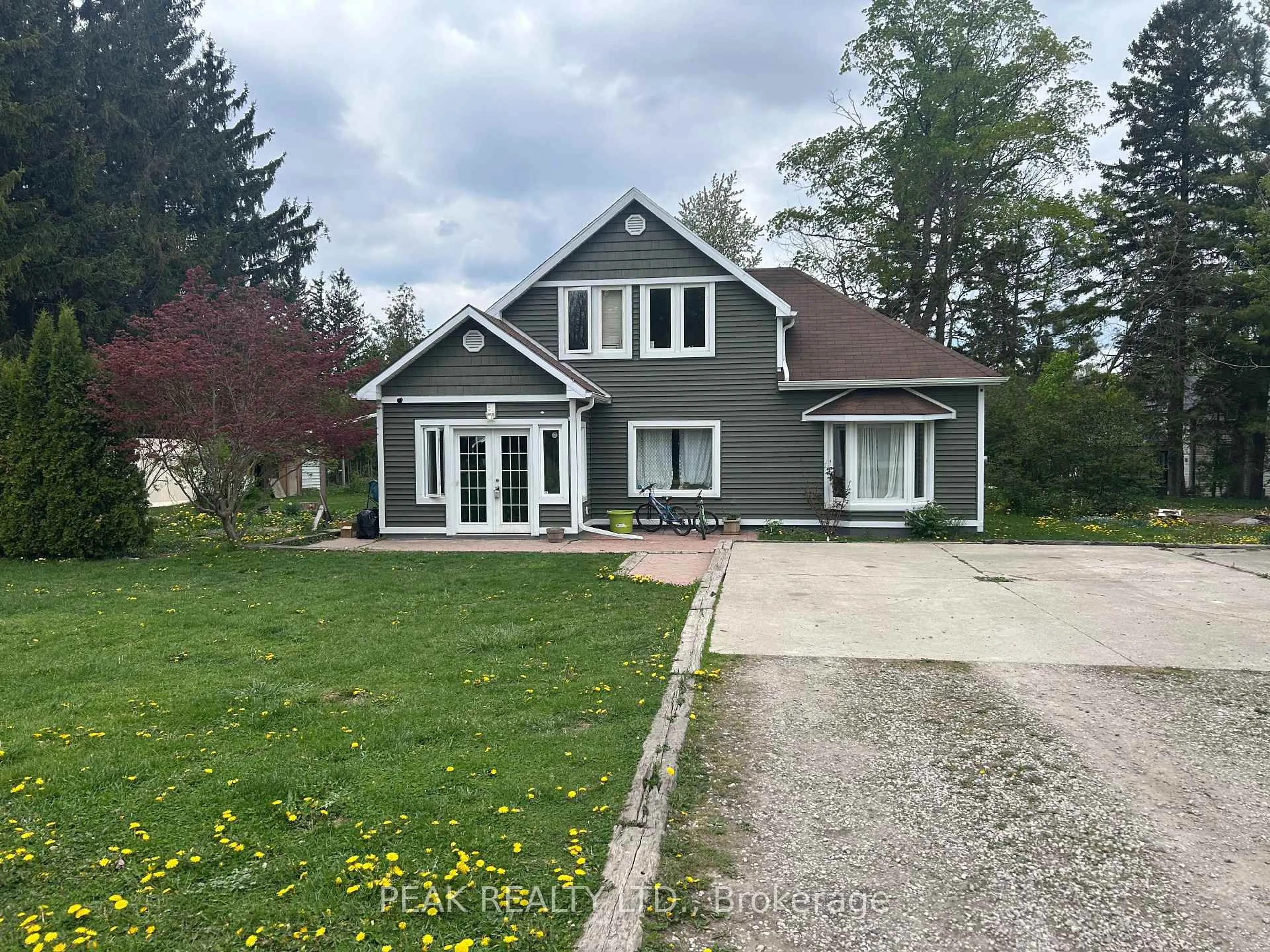 Home with vinyl exterior material, street for 101 King St, Kincardine Ontario N0G 2T0