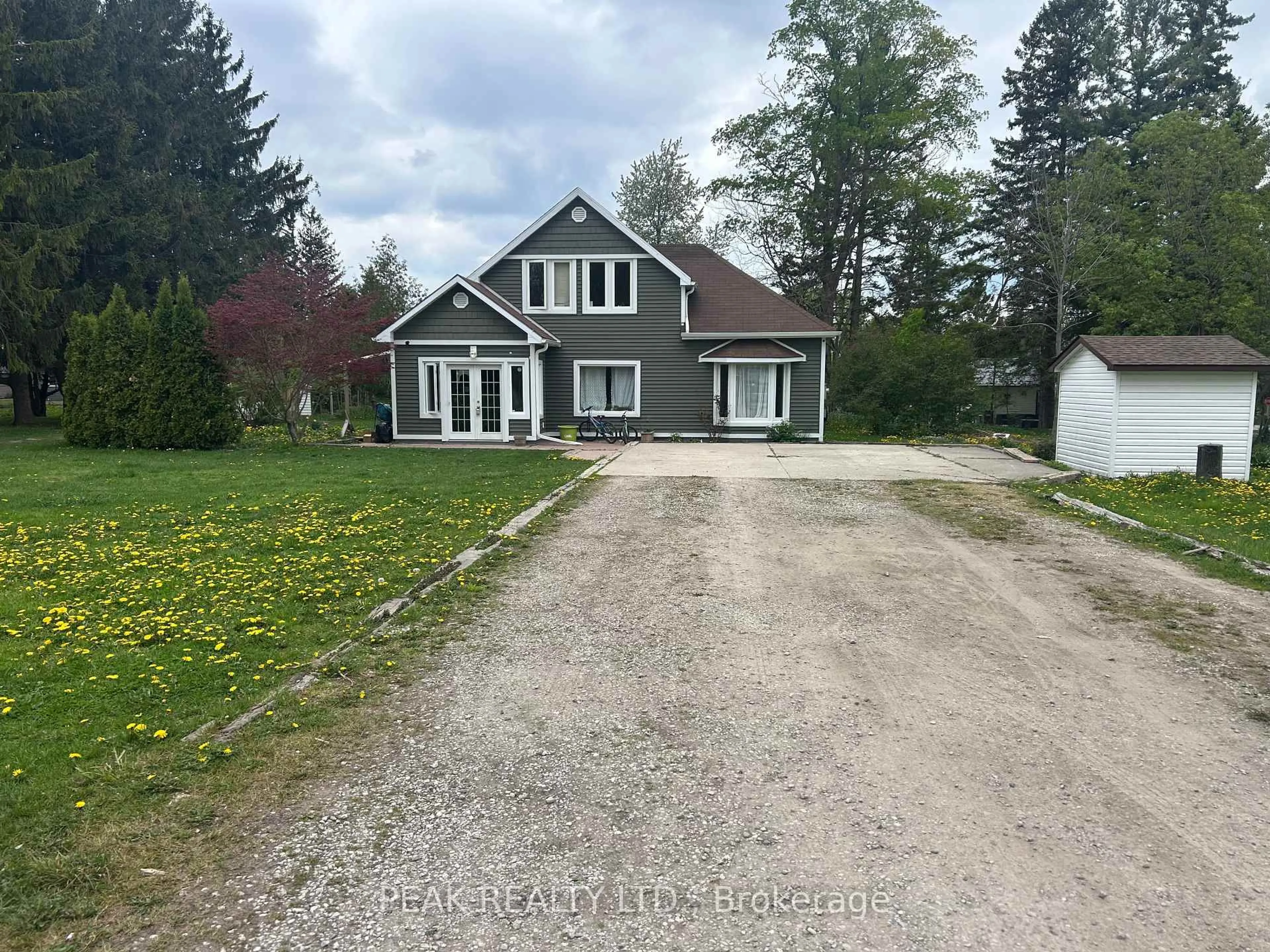 A pic from outside/outdoor area/front of a property/back of a property/a pic from drone, street for 101 King St, Kincardine Ontario N0G 2T0
