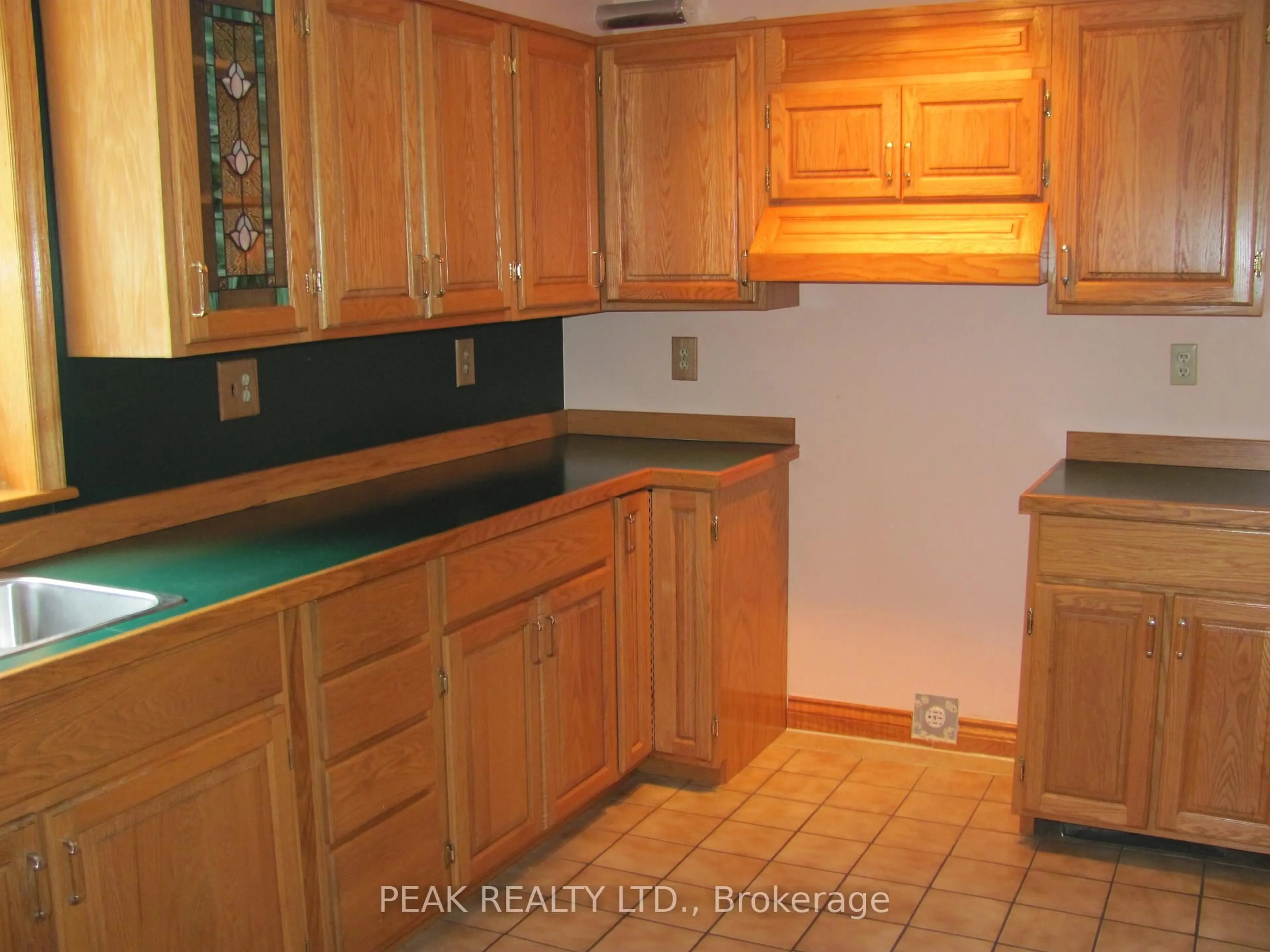 Standard kitchen, ceramic/tile floor for 101 King St, Kincardine Ontario N0G 2T0