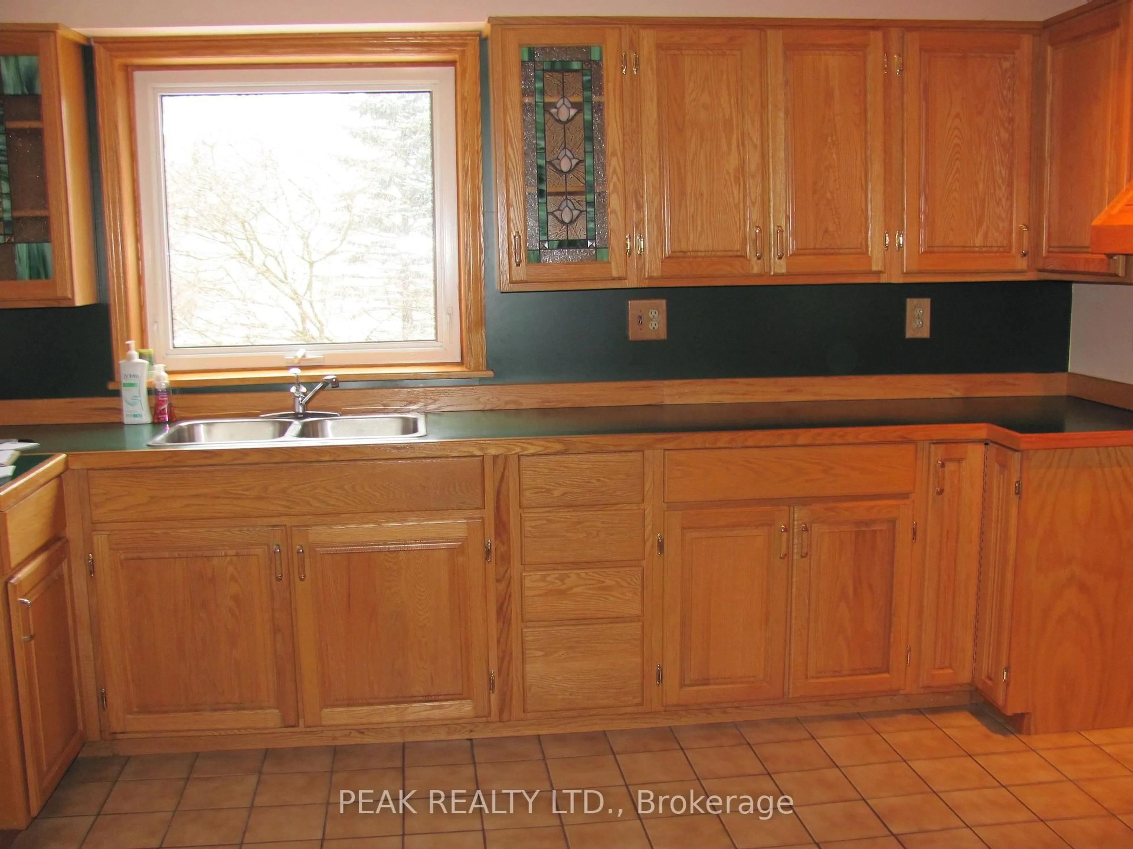 Standard kitchen, ceramic/tile floor for 101 King St, Kincardine Ontario N0G 2T0