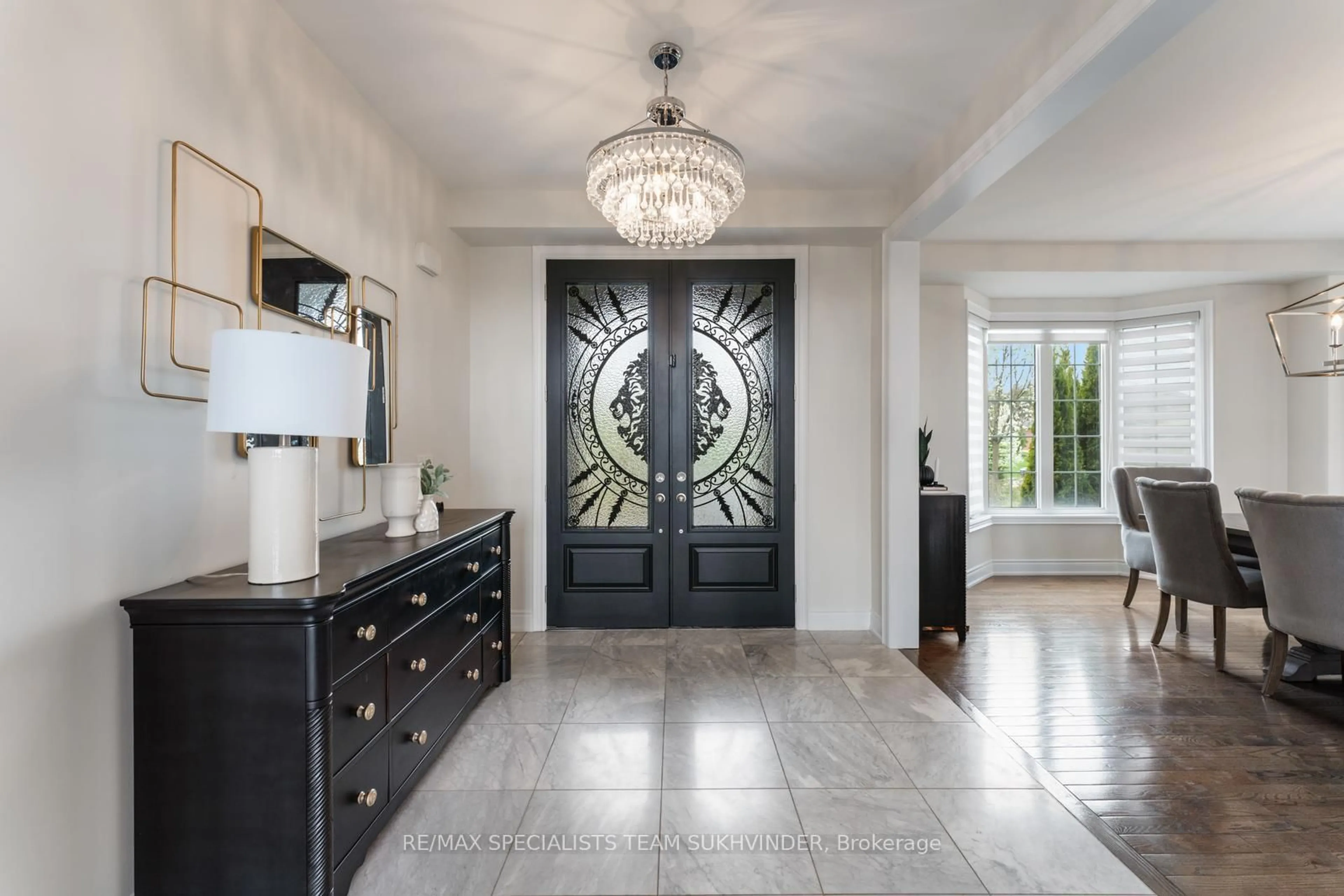 Indoor entryway for 5 Nature's Landing Dr, East Garafraxa Ontario L9W 6T8