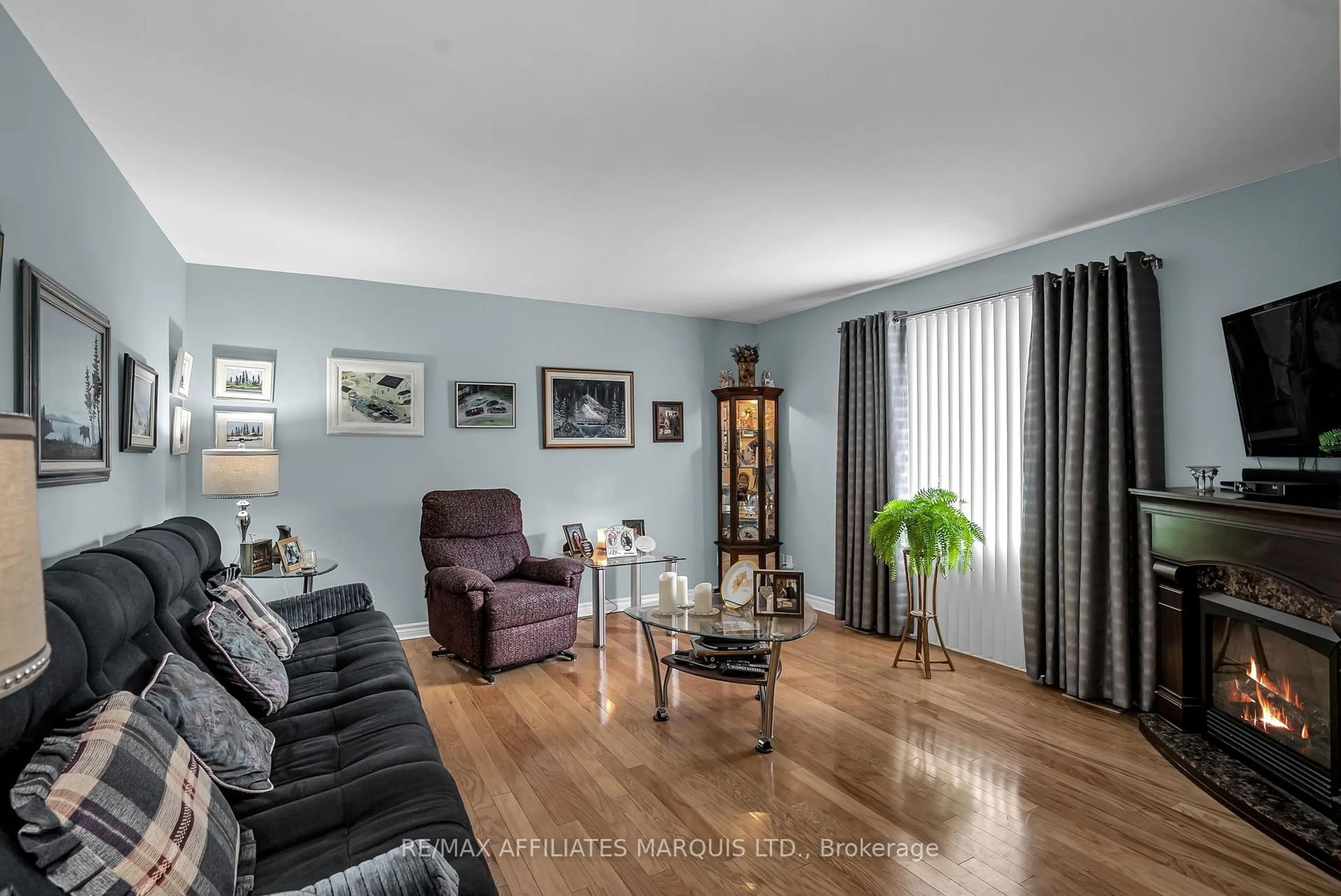 Living room with furniture, wood/laminate floor for 3502 Bruce St, South Stormont Ontario K6K 1N3