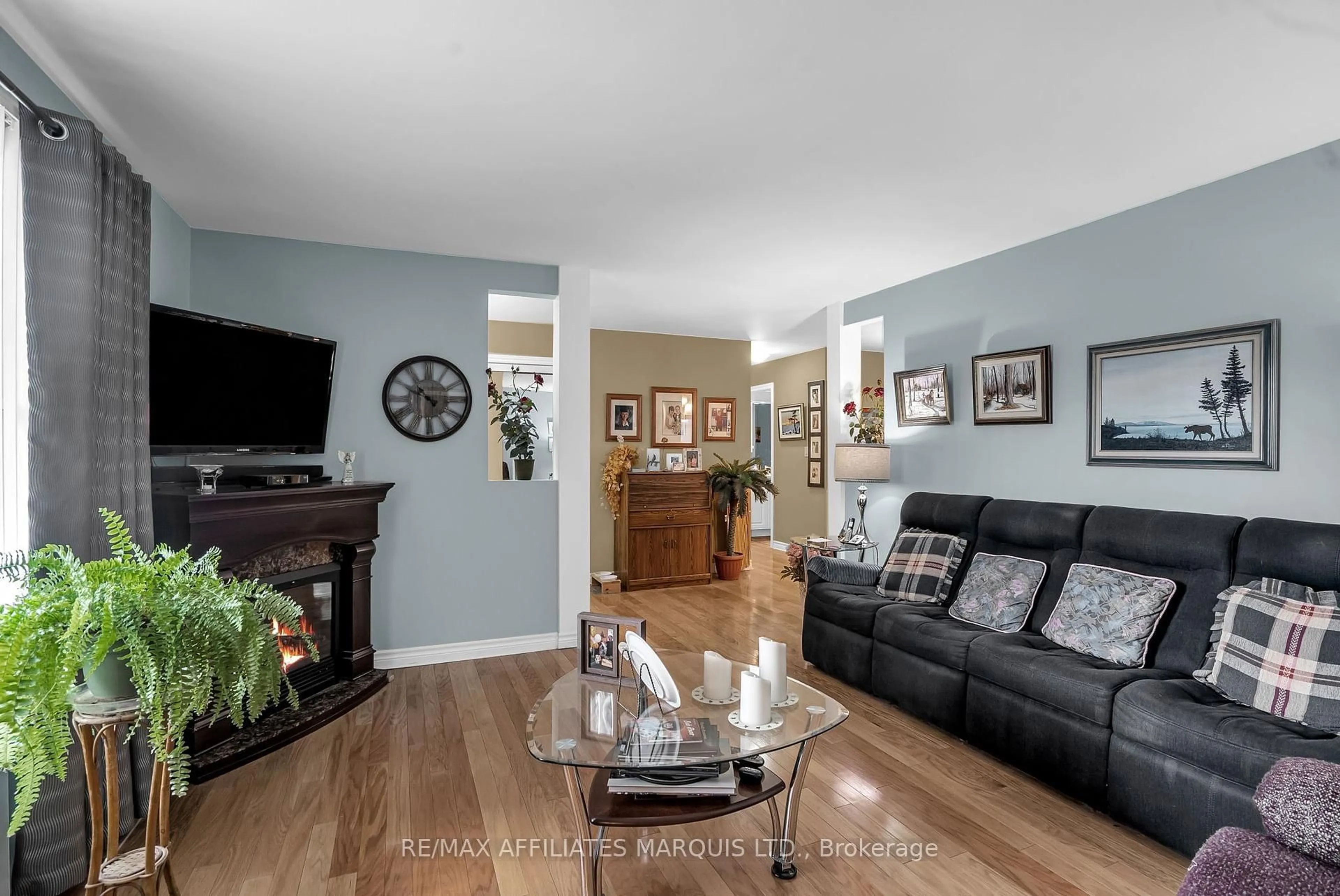 Living room with furniture, unknown for 3502 Bruce St, South Stormont Ontario K6K 1N3