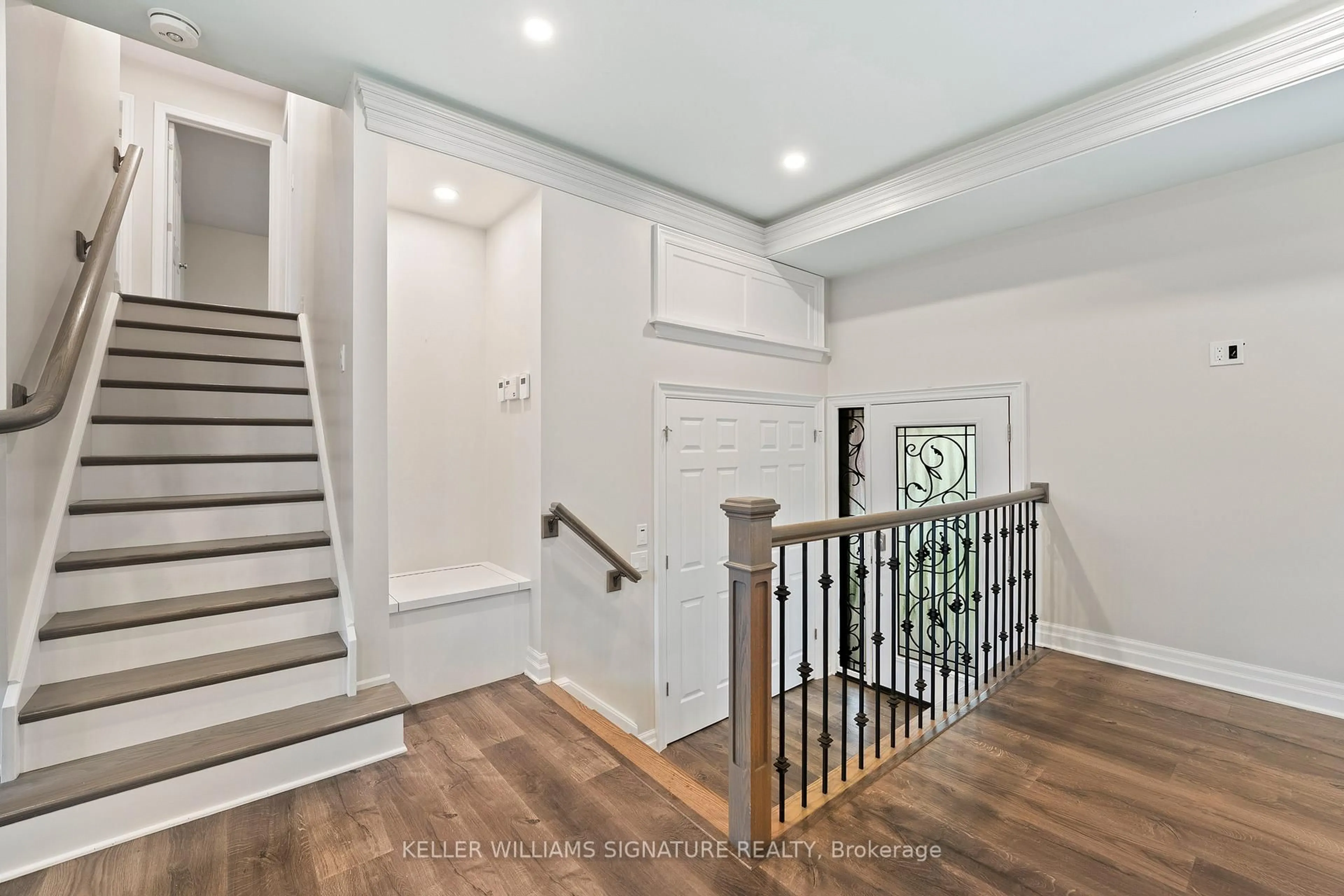 Indoor entryway for 19 Kennedy Ave, St. Catharines Ontario L2N 2X4