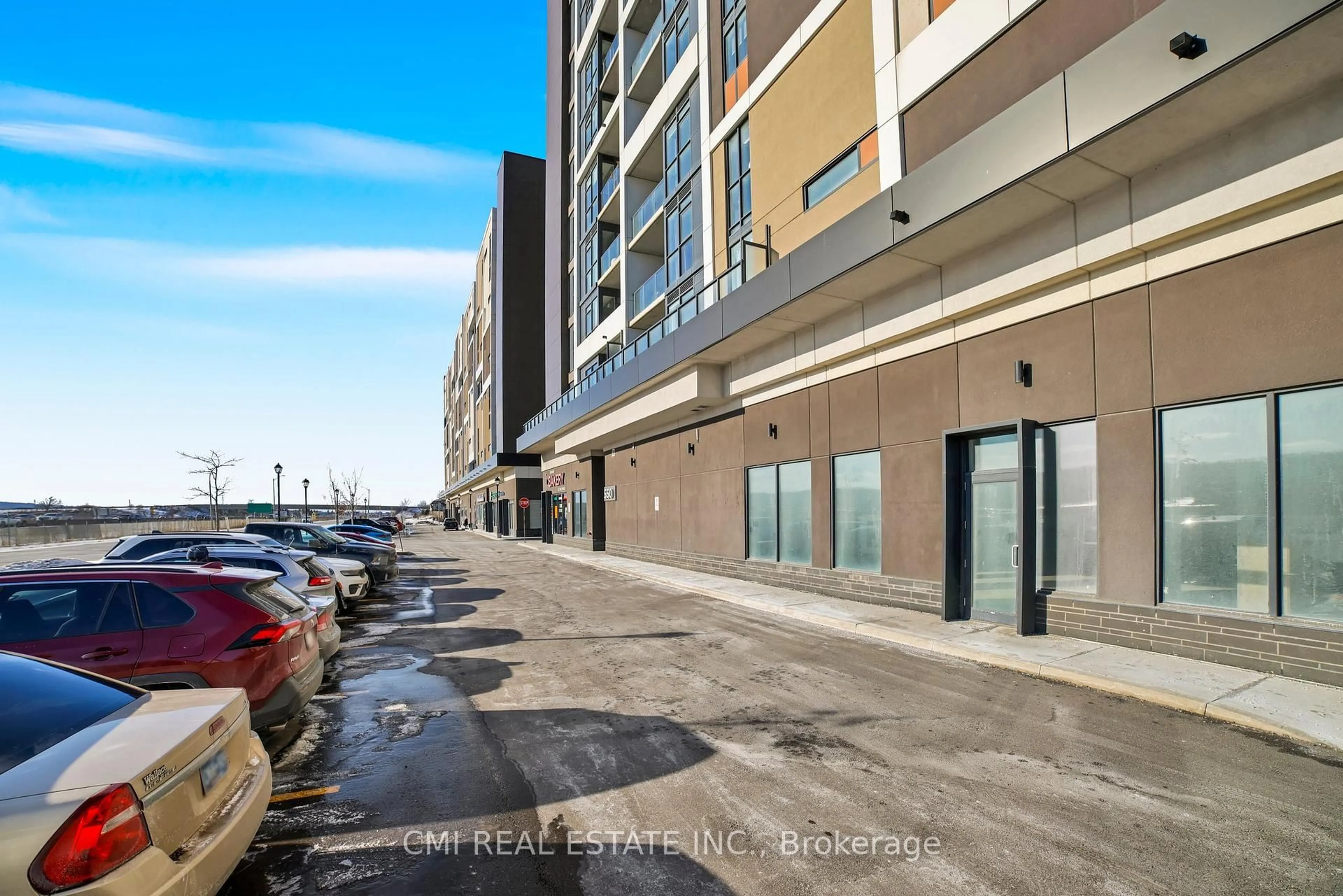 Patio, street for 550 North Service Rd #508, Grimsby Ontario L3M 4E8