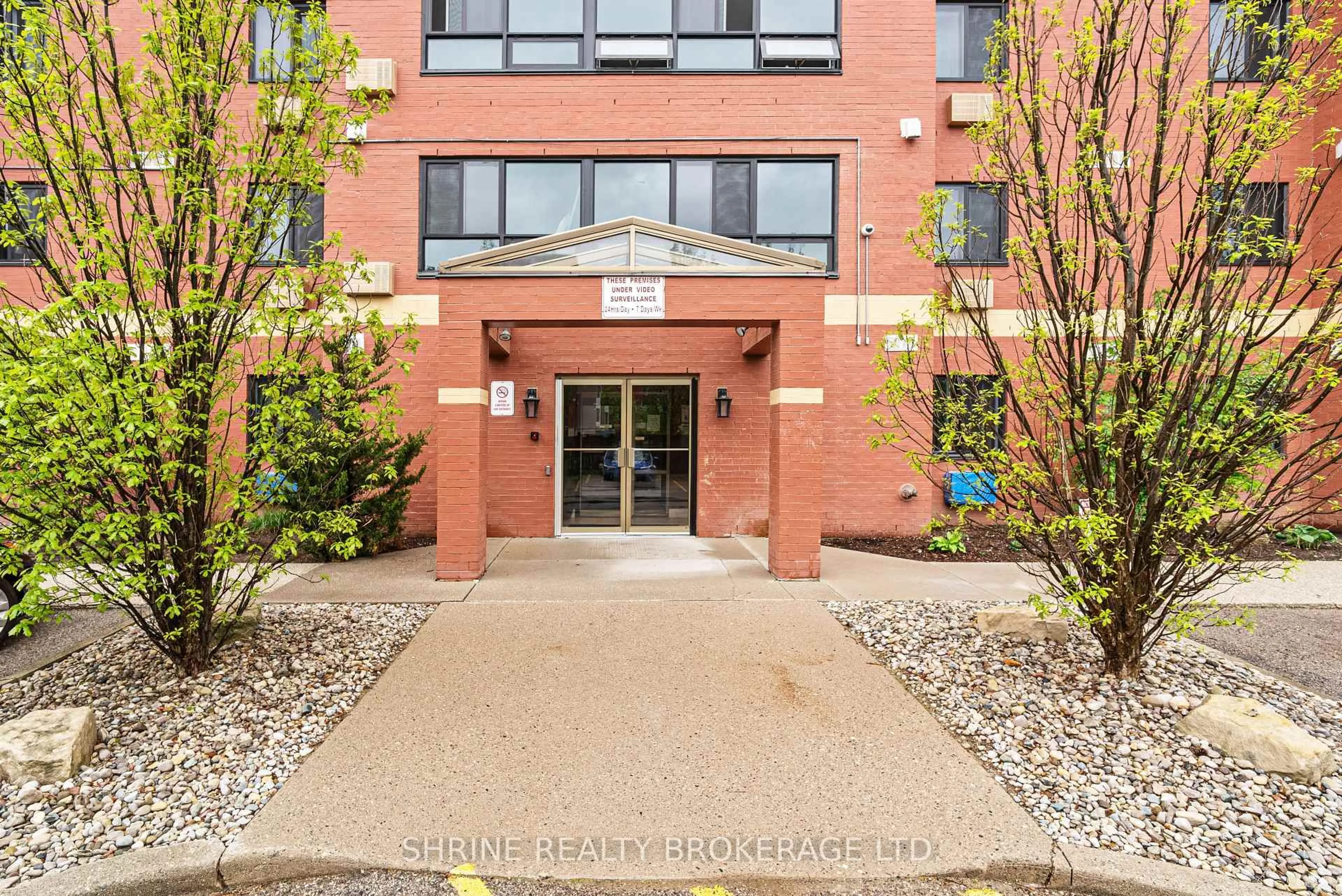 Indoor foyer for 95 Baseline Rd #1007, London South Ontario N6J 4X3