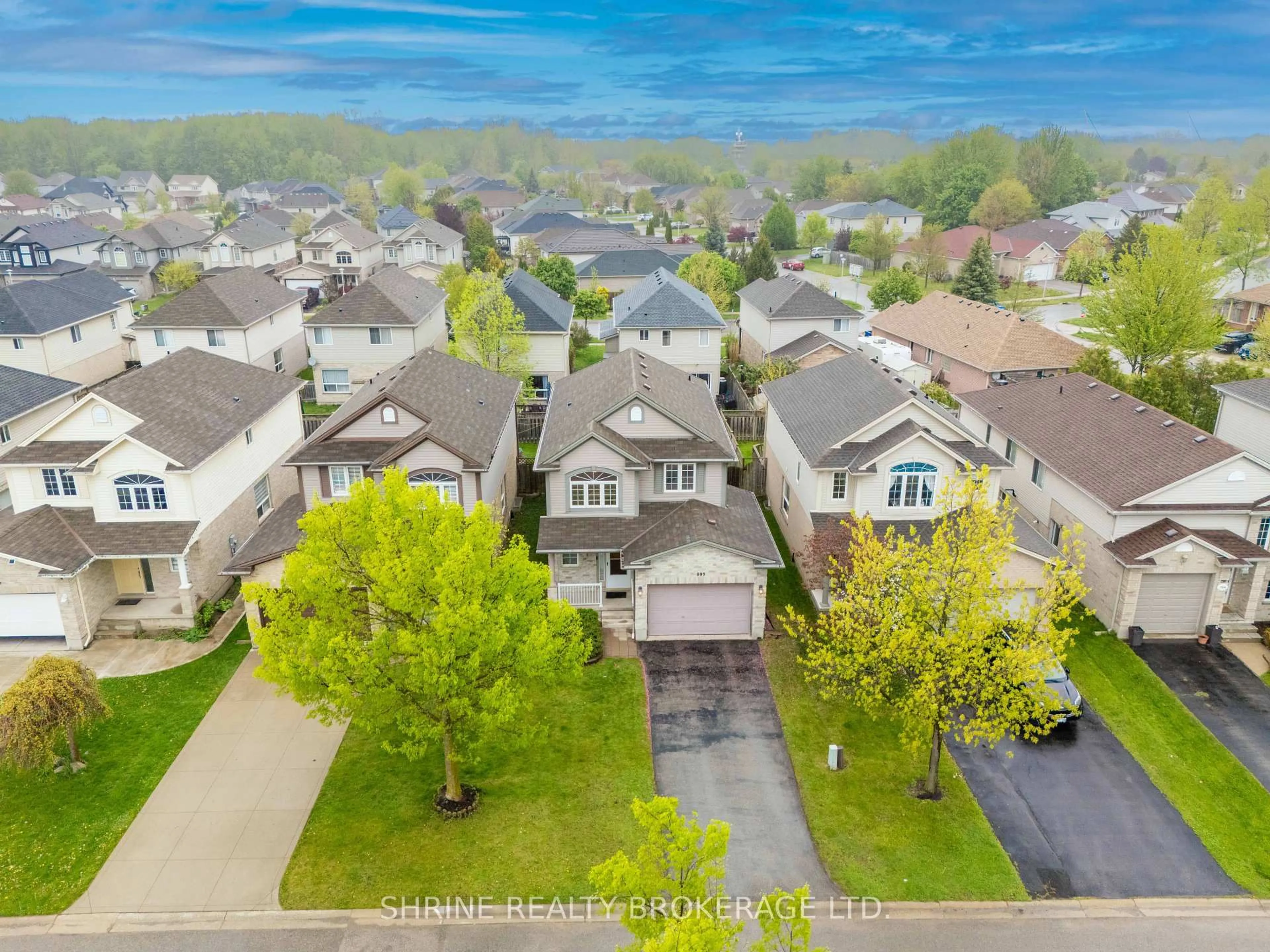 A pic from outside/outdoor area/front of a property/back of a property/a pic from drone, street for 809 Queensborough Cres, London North Ontario N6G 5K2