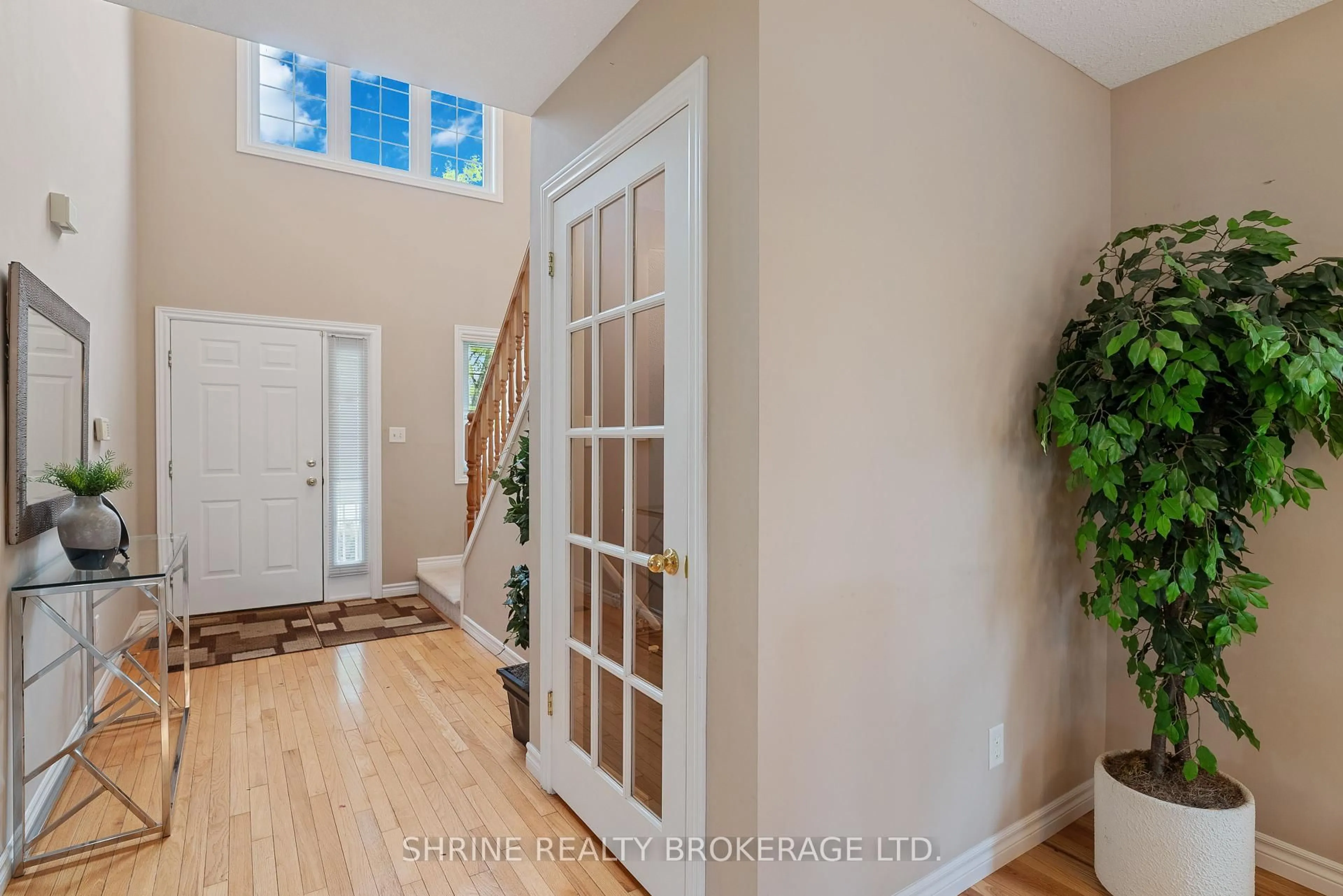 Indoor entryway for 809 Queensborough Cres, London North Ontario N6G 5K2