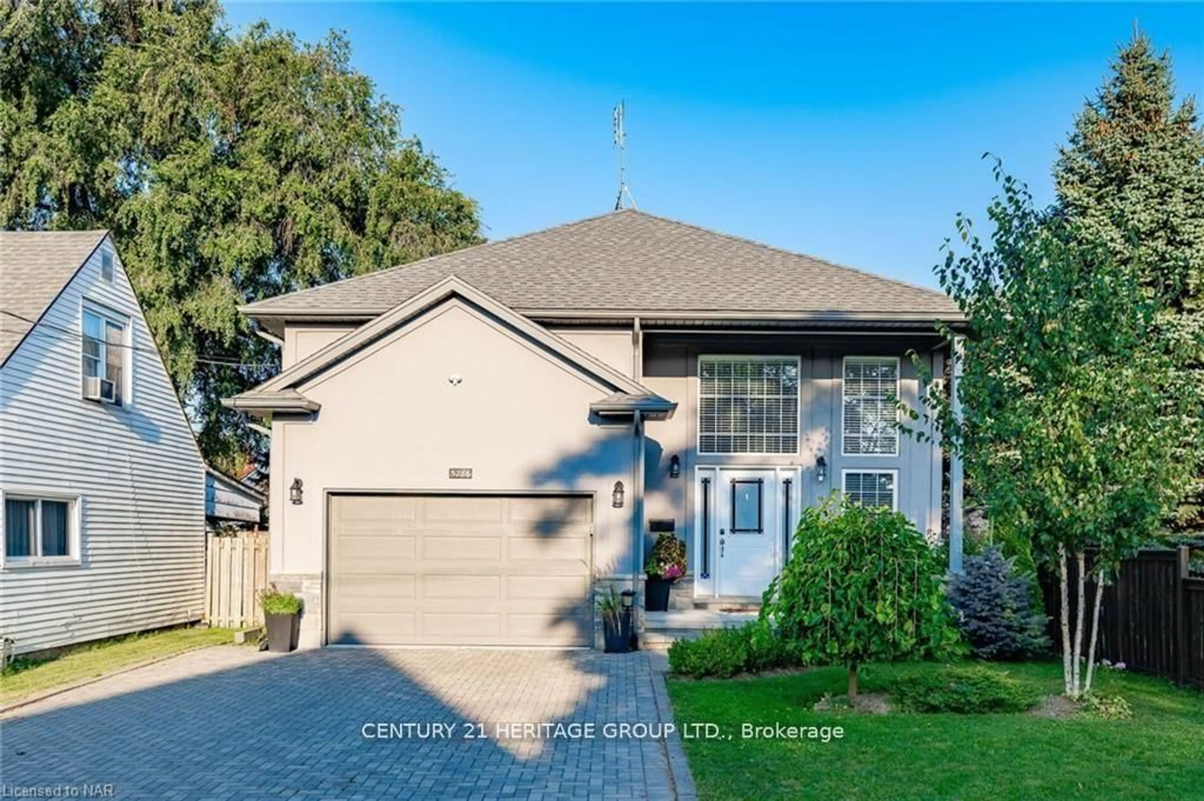 Home with brick exterior material, street for 5286 BUCHANAN Ave, Niagara Falls Ontario L2E 5A8