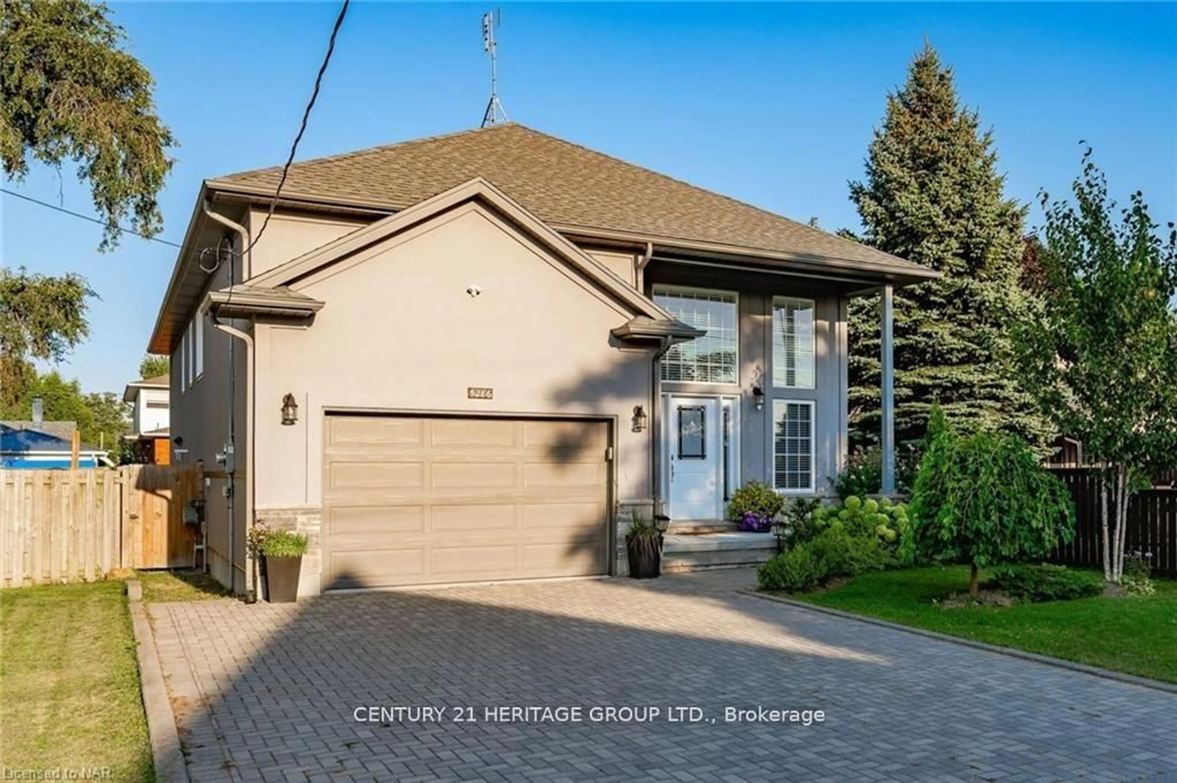 Home with brick exterior material, street for 5286 BUCHANAN Ave, Niagara Falls Ontario L2E 5A8