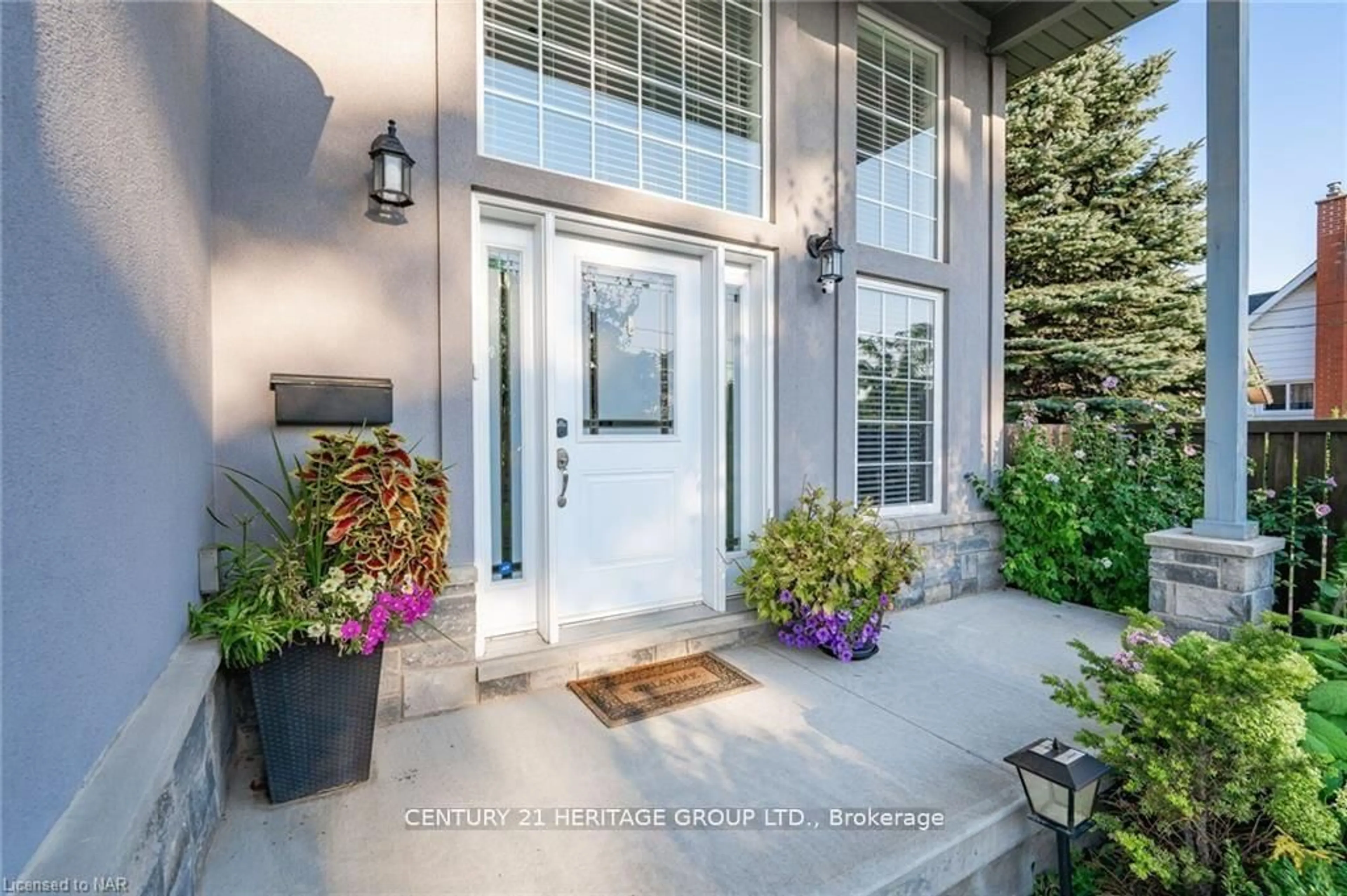 Indoor entryway for 5286 BUCHANAN Ave, Niagara Falls Ontario L2E 5A8