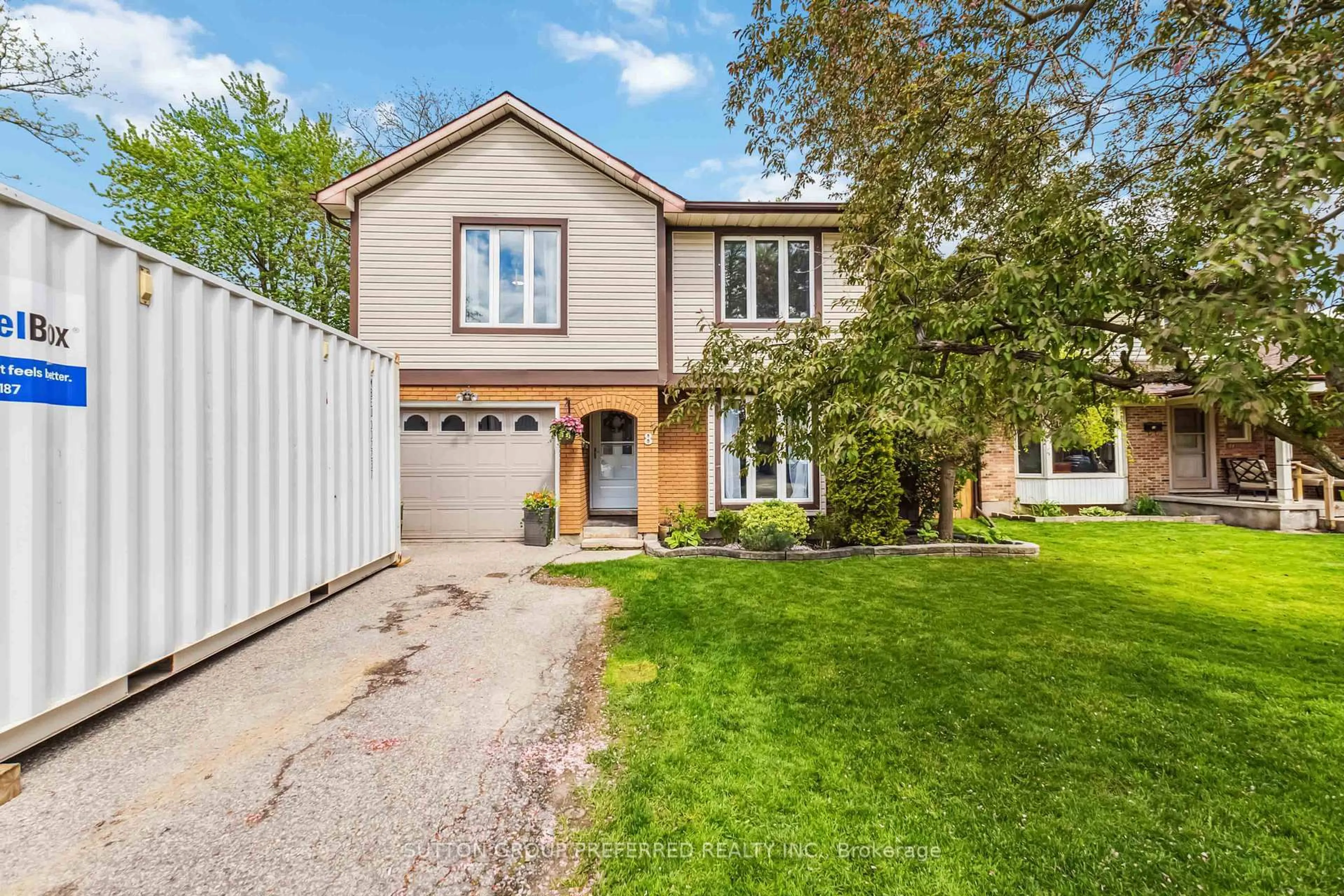 Unknown for 8 Lochern Rd, London South Ontario N5Z 4L6