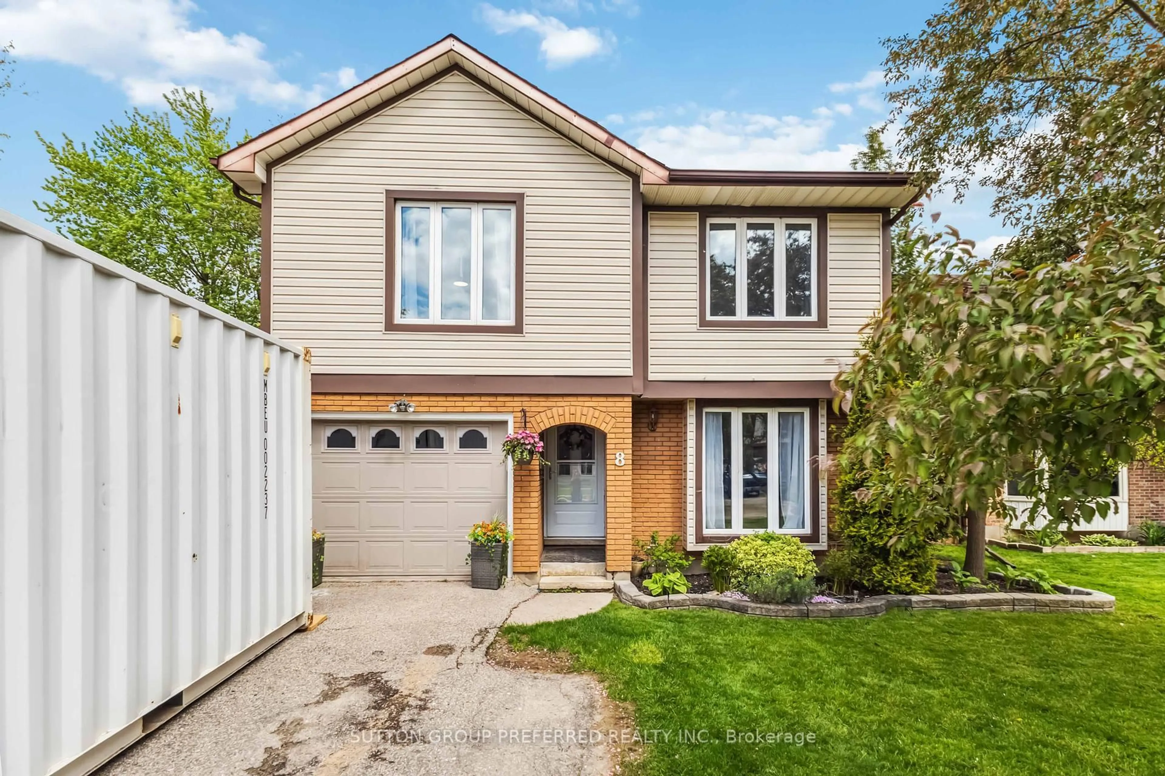 Home with vinyl exterior material, street for 8 Lochern Rd, London South Ontario N5Z 4L6