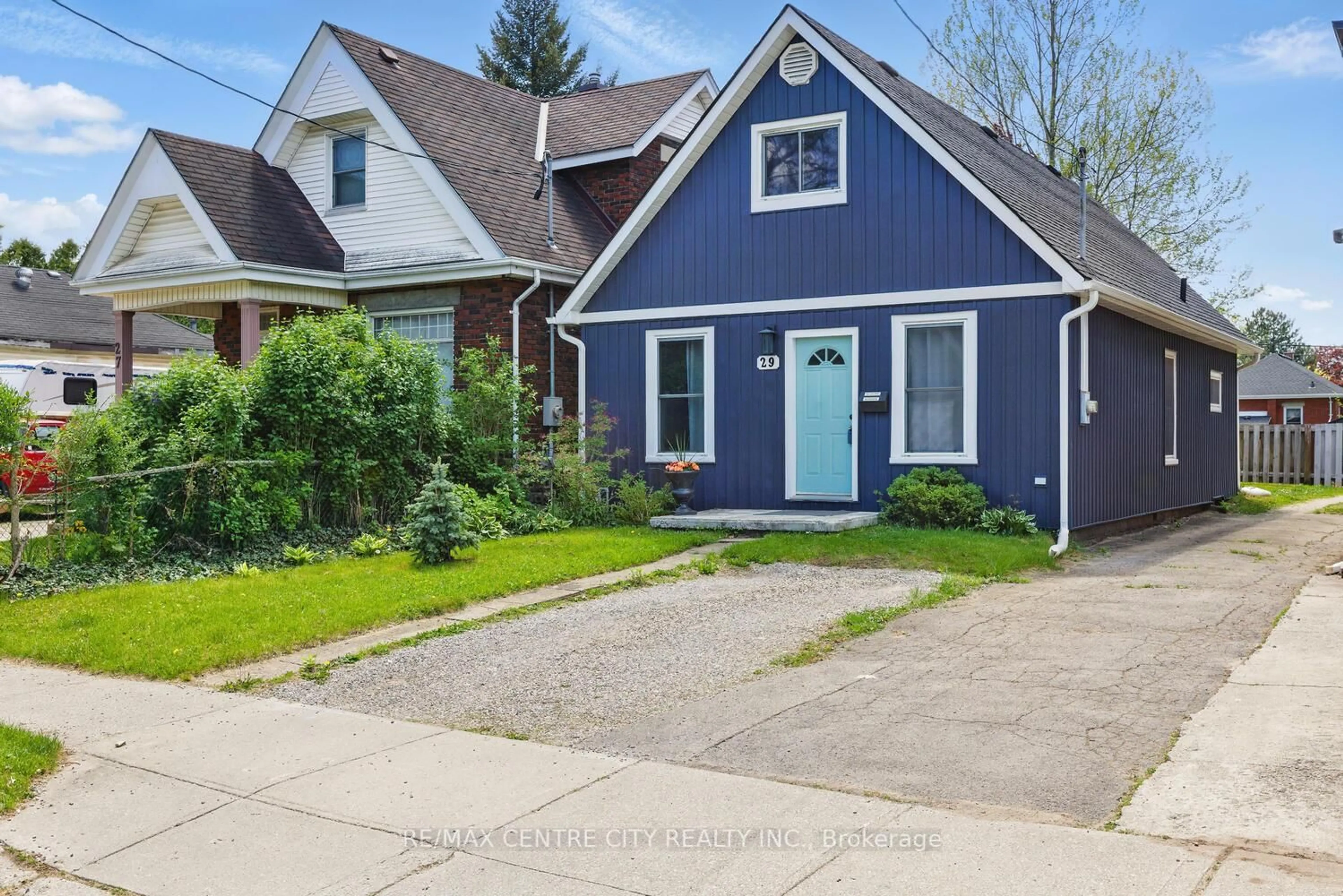 Home with vinyl exterior material, street for 29 Hume St, London East Ontario N5Z 2N9