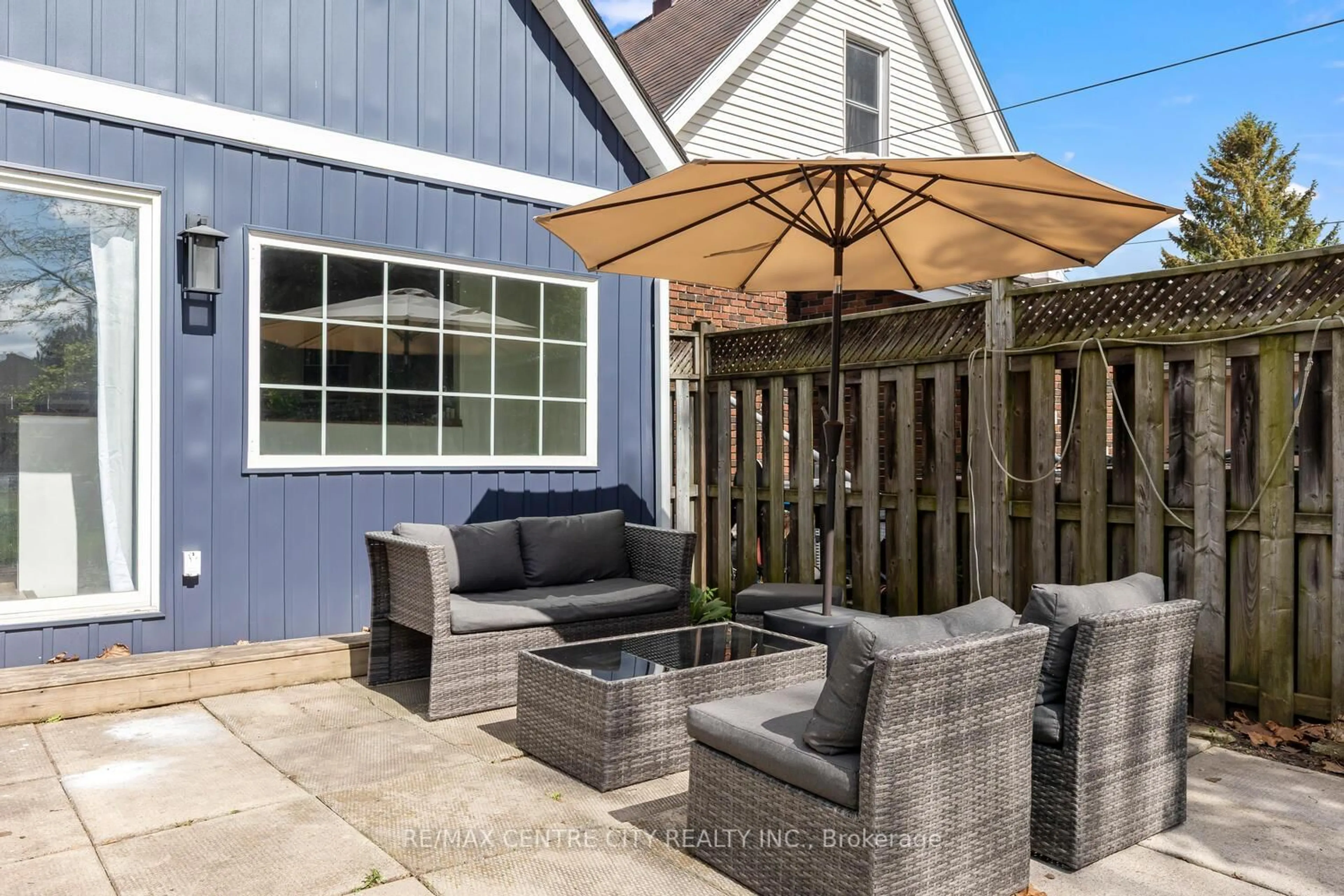 Patio, street for 29 Hume St, London East Ontario N5Z 2N9