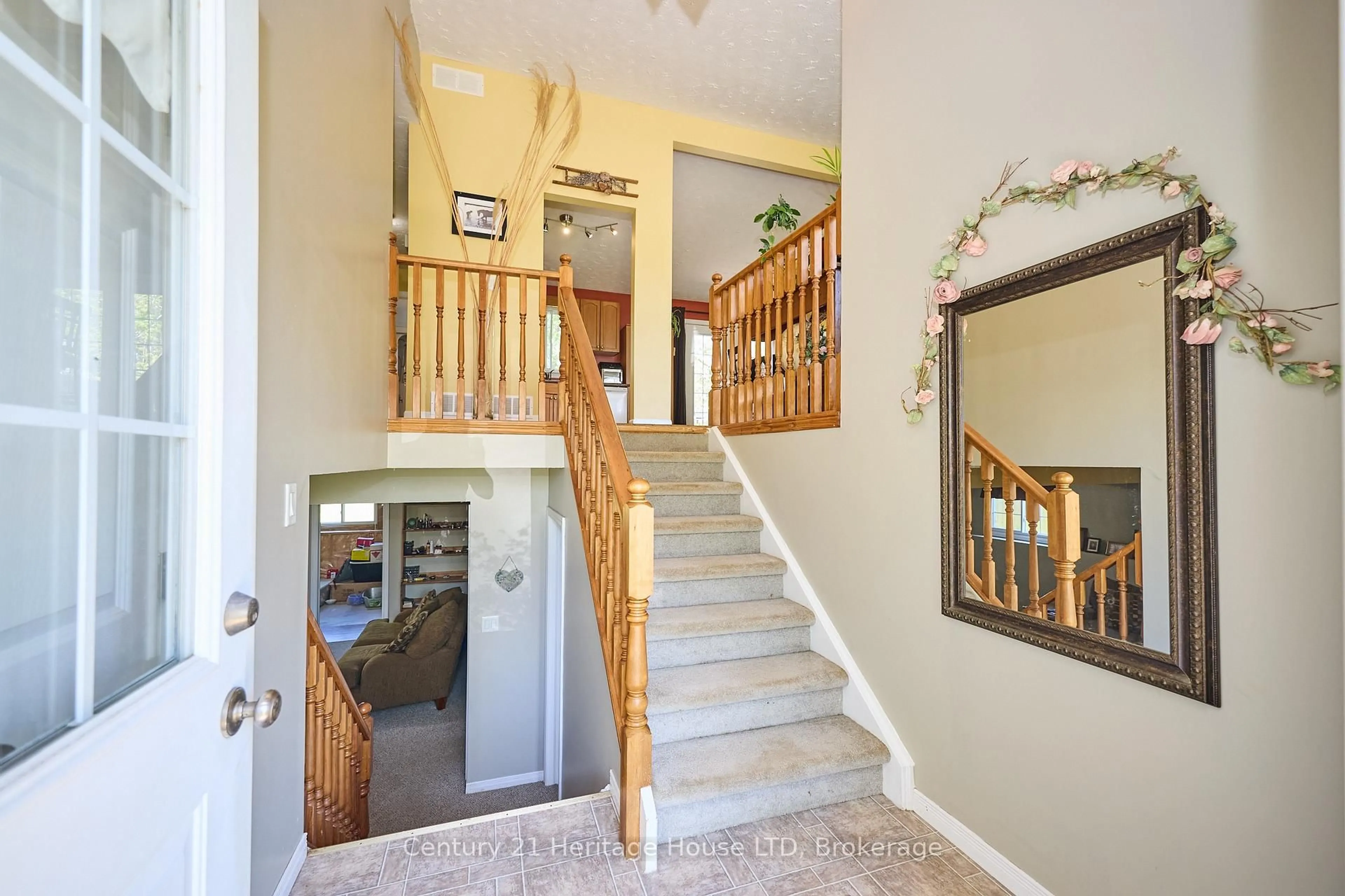 Indoor entryway for 3040 Poplar Ave, Fort Erie Ontario L0S 1N0