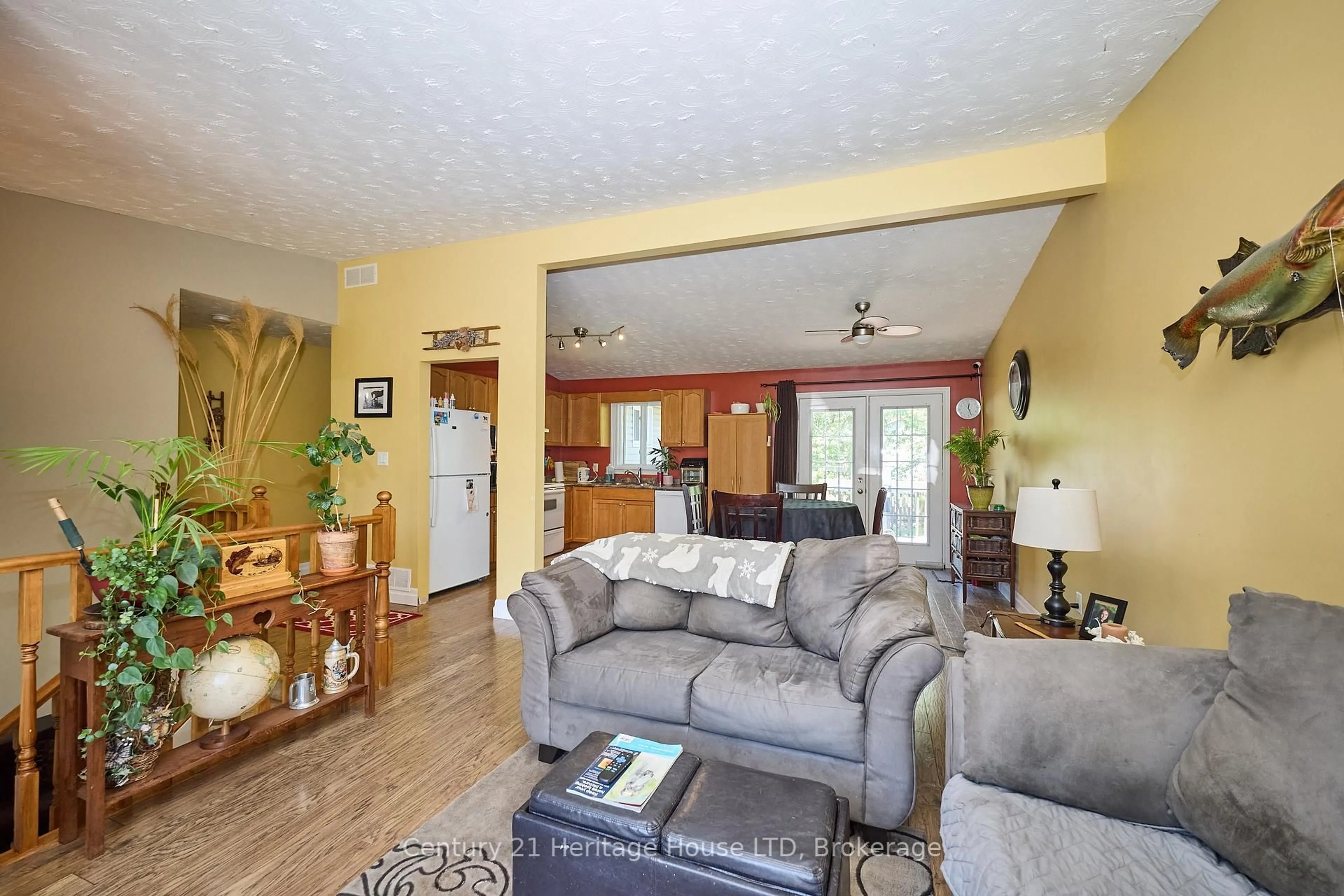 Living room with furniture, unknown for 3040 Poplar Ave, Fort Erie Ontario L0S 1N0