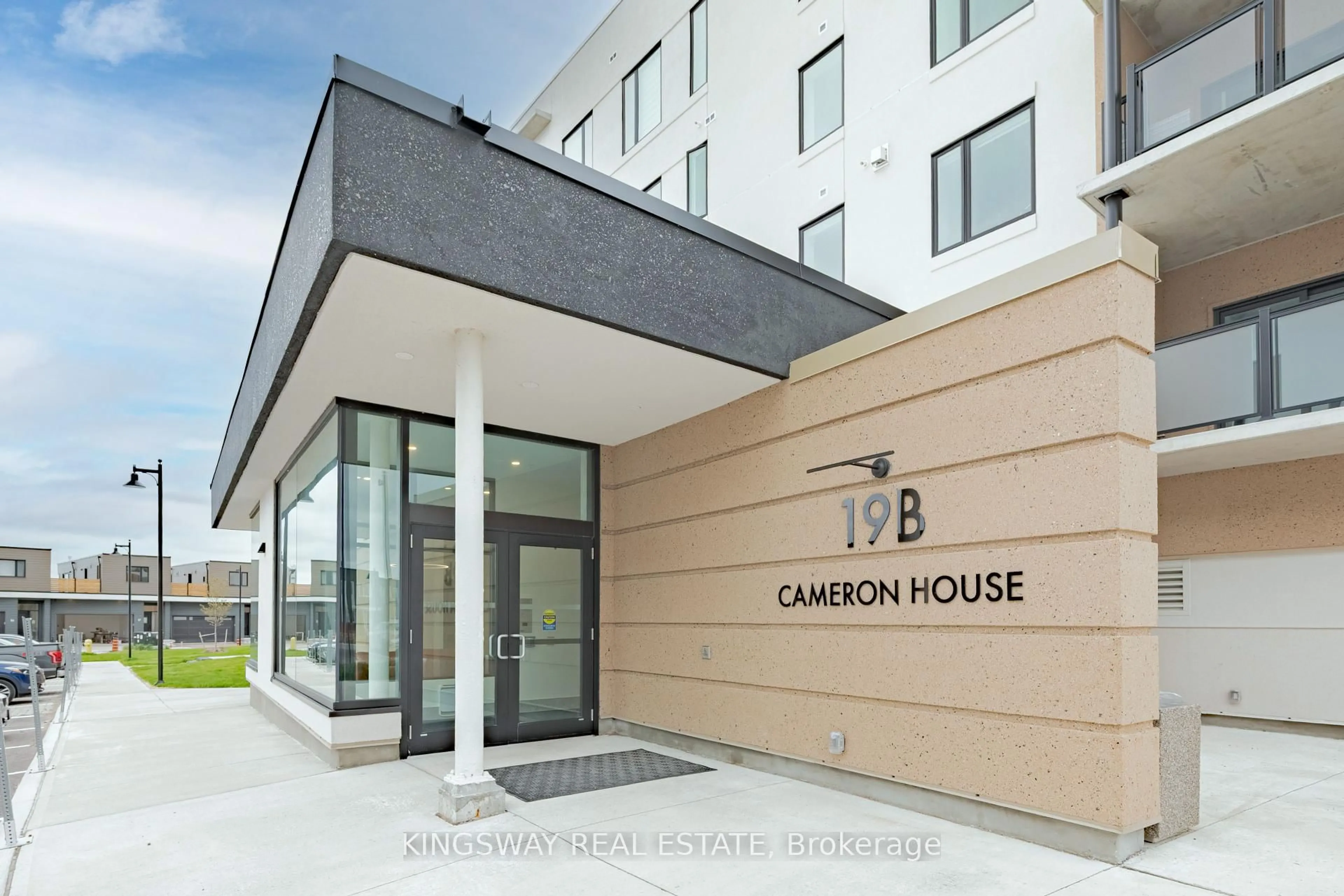 Indoor foyer for 19B West St #303, Kawartha Lakes Ontario K0M 1N0