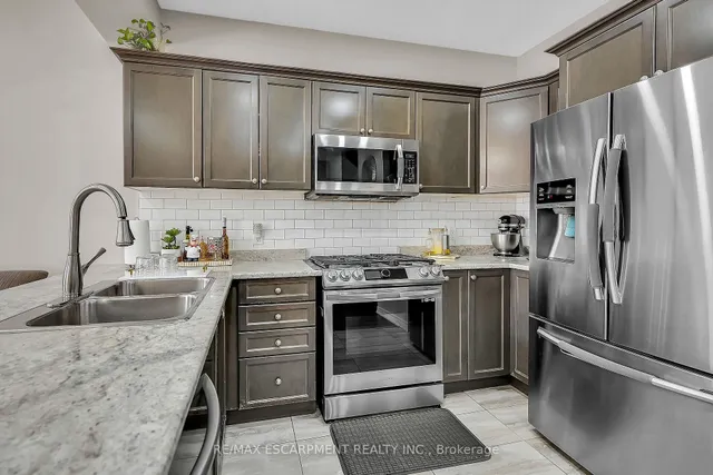 Additional property image - 8 Charleswood Cres