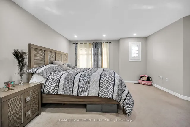 Additional property image - 8 Charleswood Cres