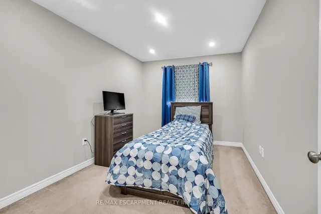 Additional property image - 8 Charleswood Cres