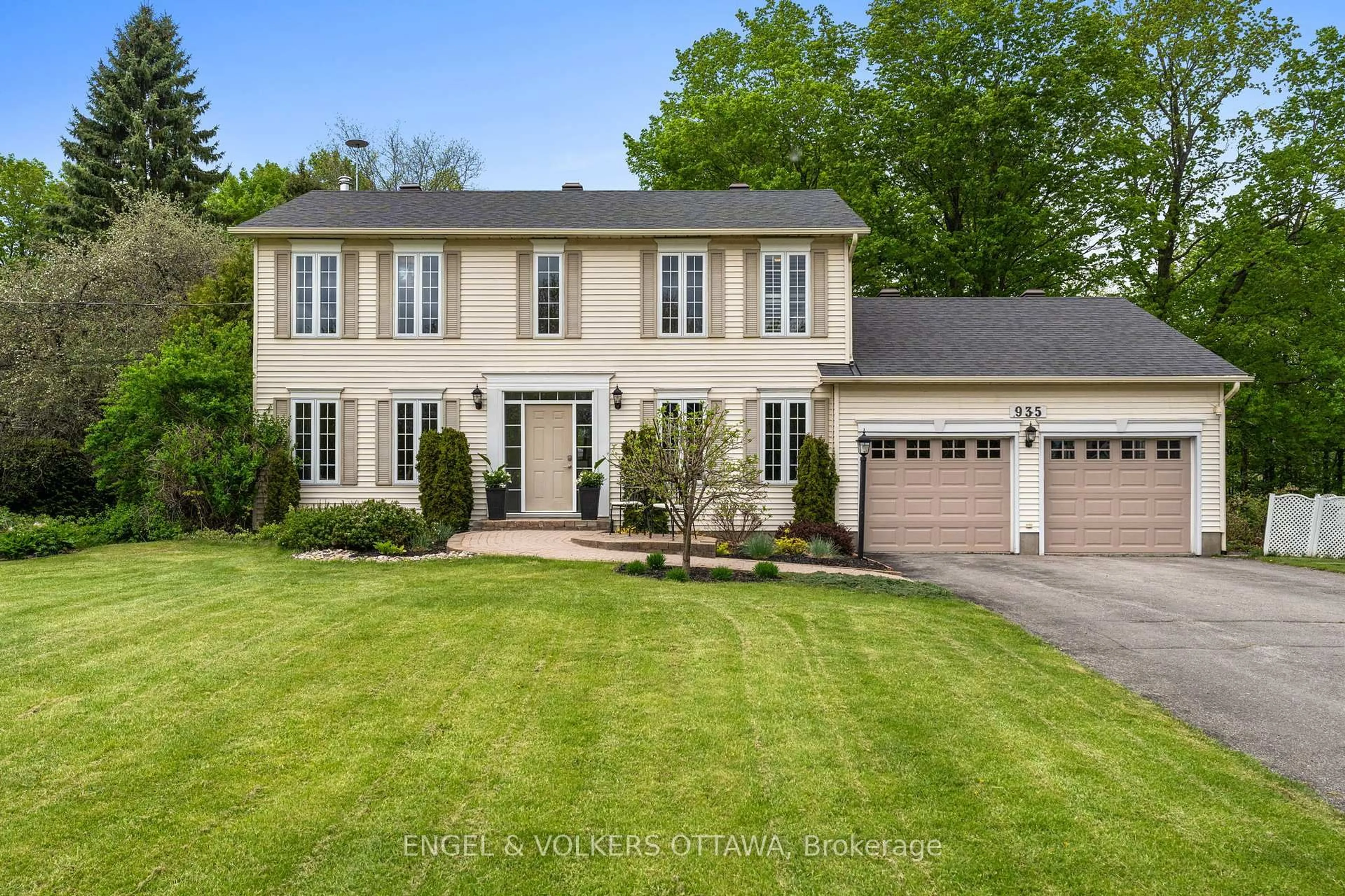 Home with brick exterior material, street for 935 Fieldown St, Ottawa Ontario K4C 1B9