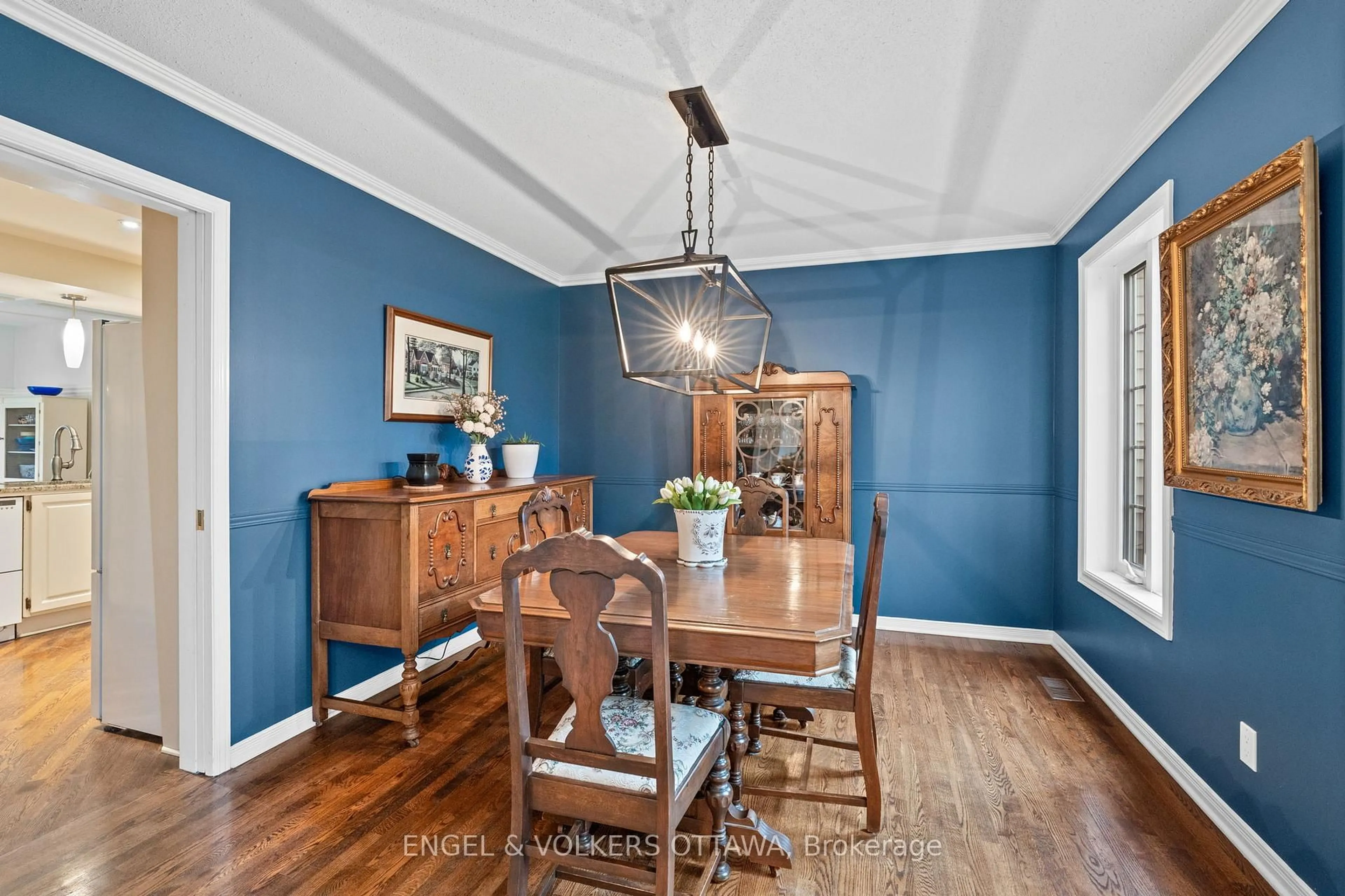 Dining room, wood/laminate floor for 935 Fieldown St, Ottawa Ontario K4C 1B9