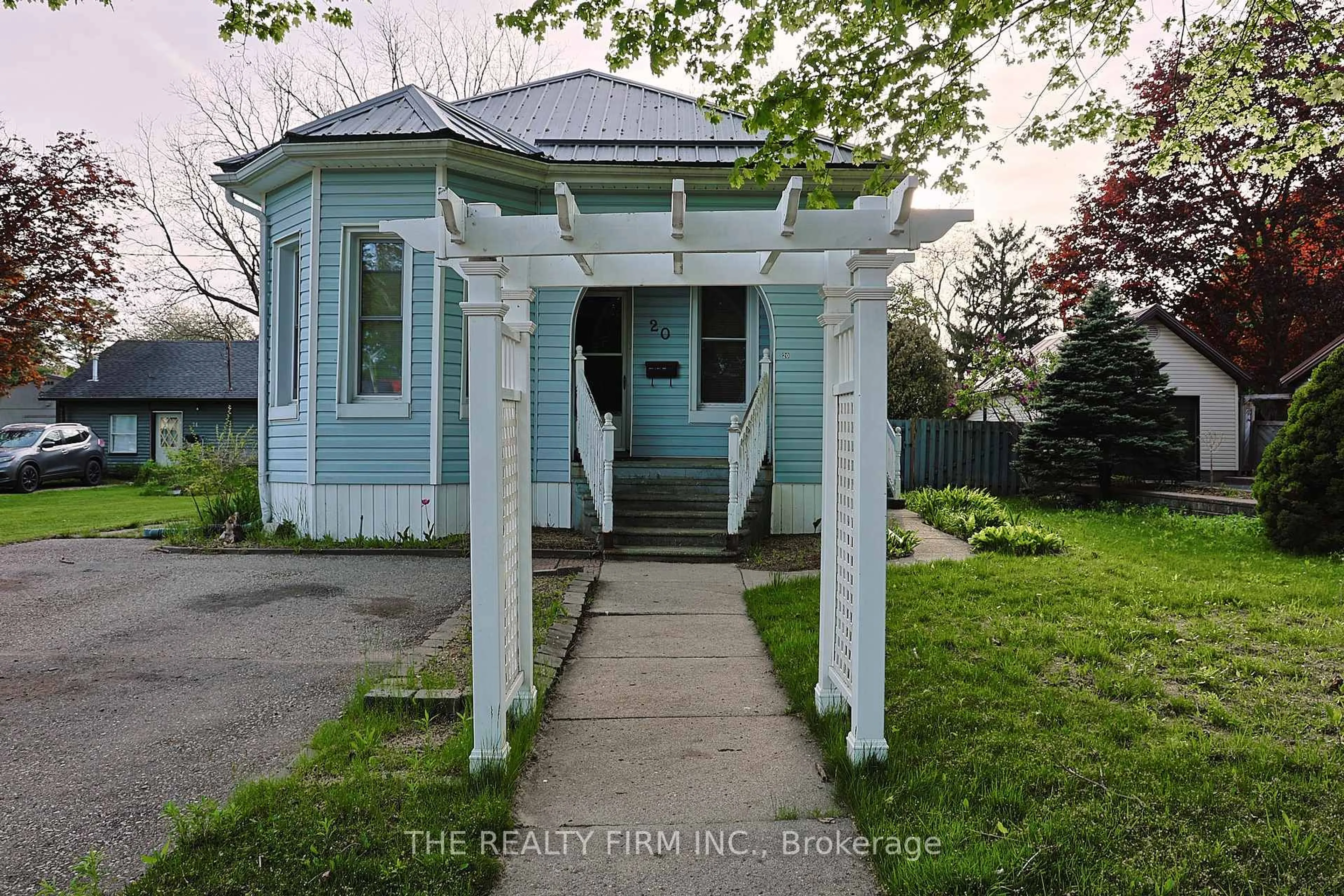 Unknown for 20 Dufferin St, Aylmer Ontario N5H 2L5