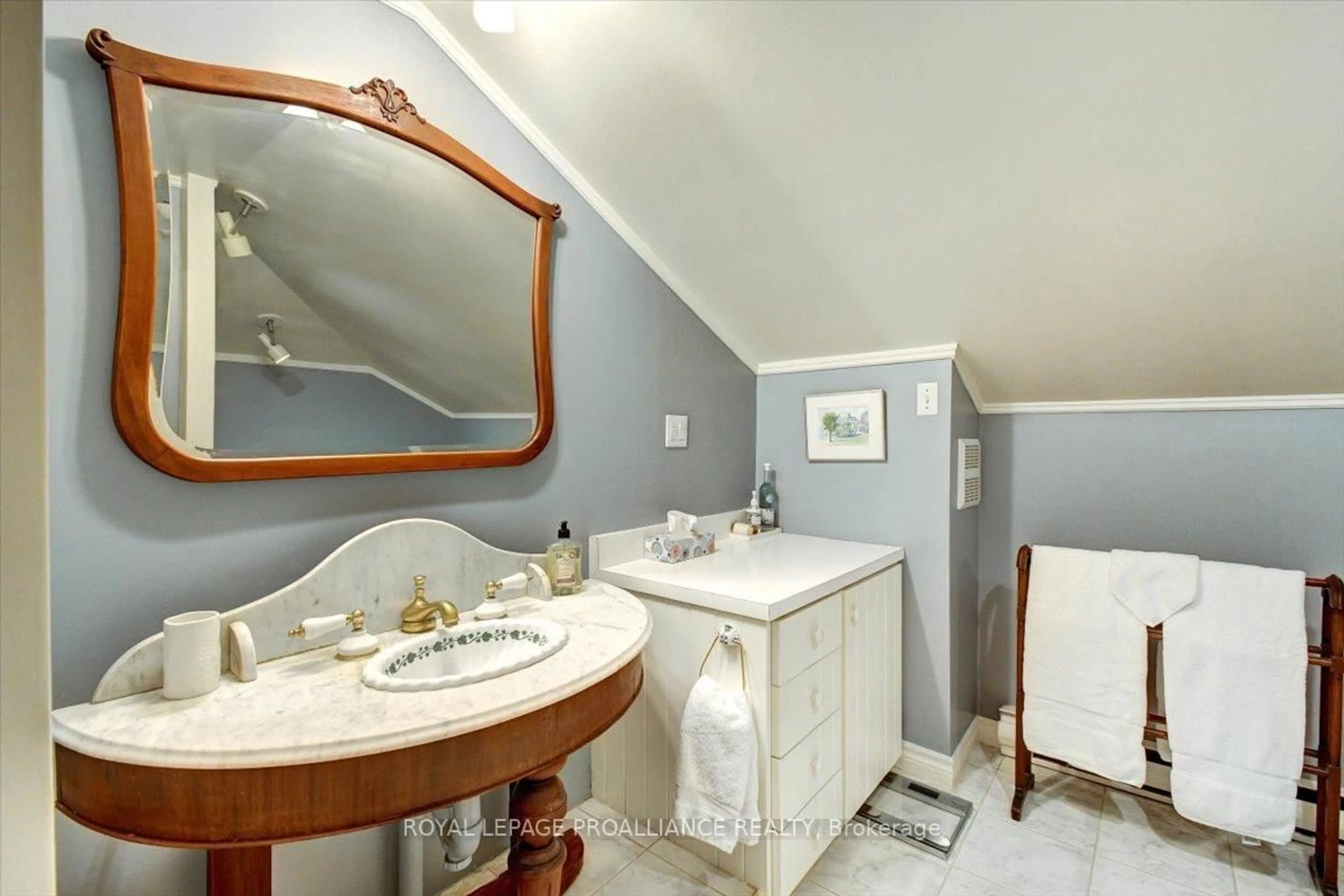 Standard bathroom, ceramic/tile floor for 89 Dorset St, Port Hope Ontario L1A 1G3