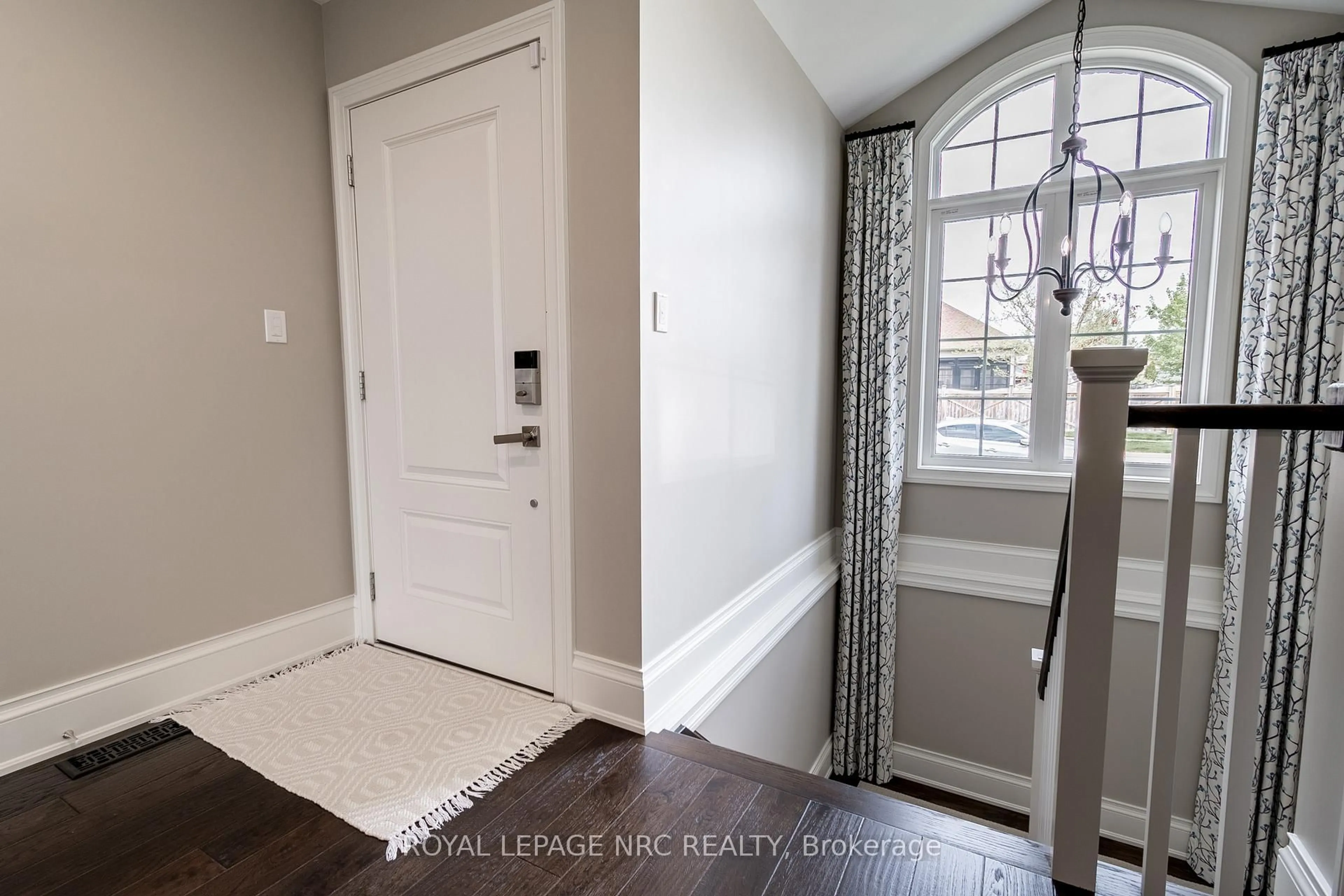 Indoor entryway for 4 Kline Cres, Pelham Ontario L0S 1E5