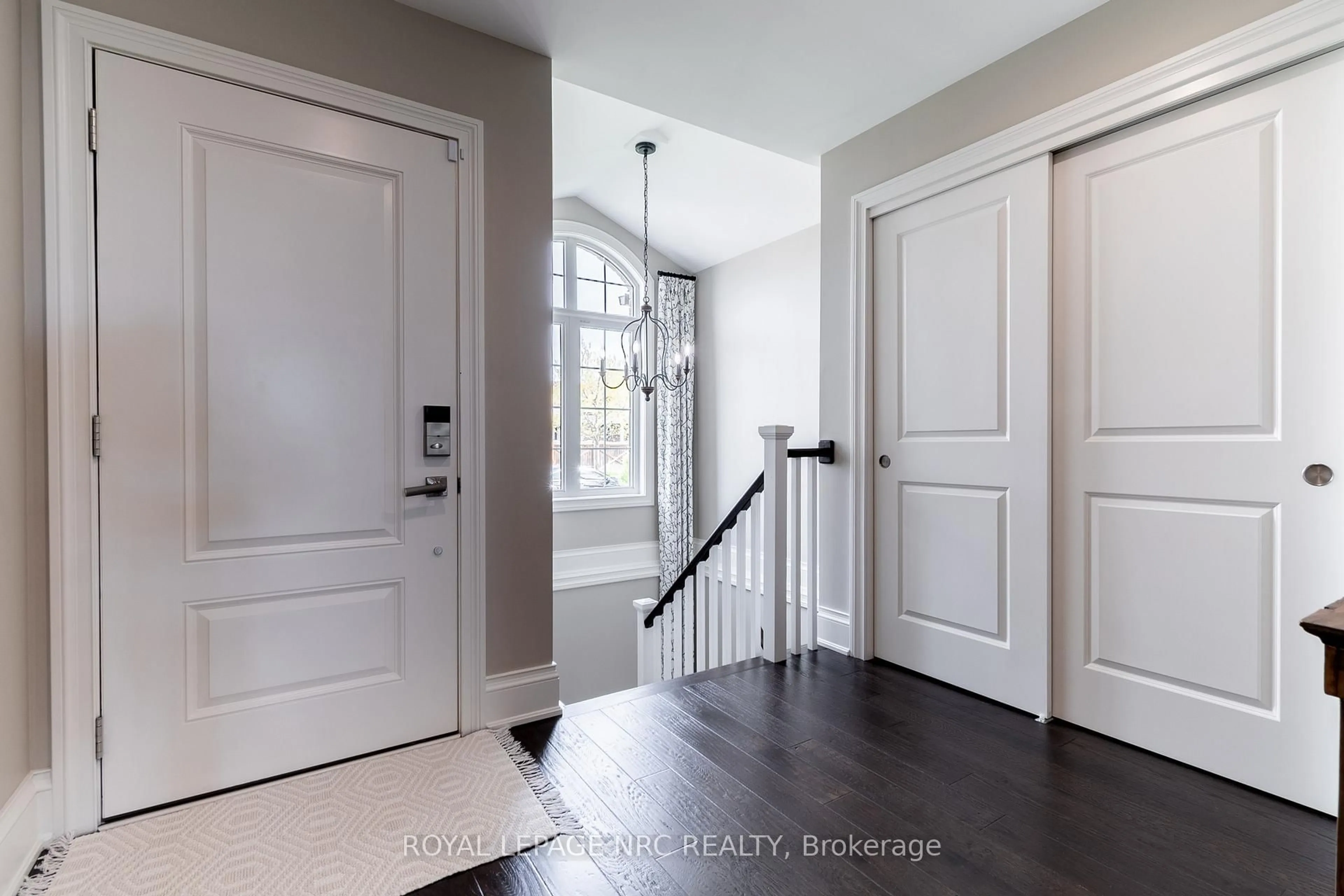 Indoor entryway for 4 Kline Cres, Pelham Ontario L0S 1E5