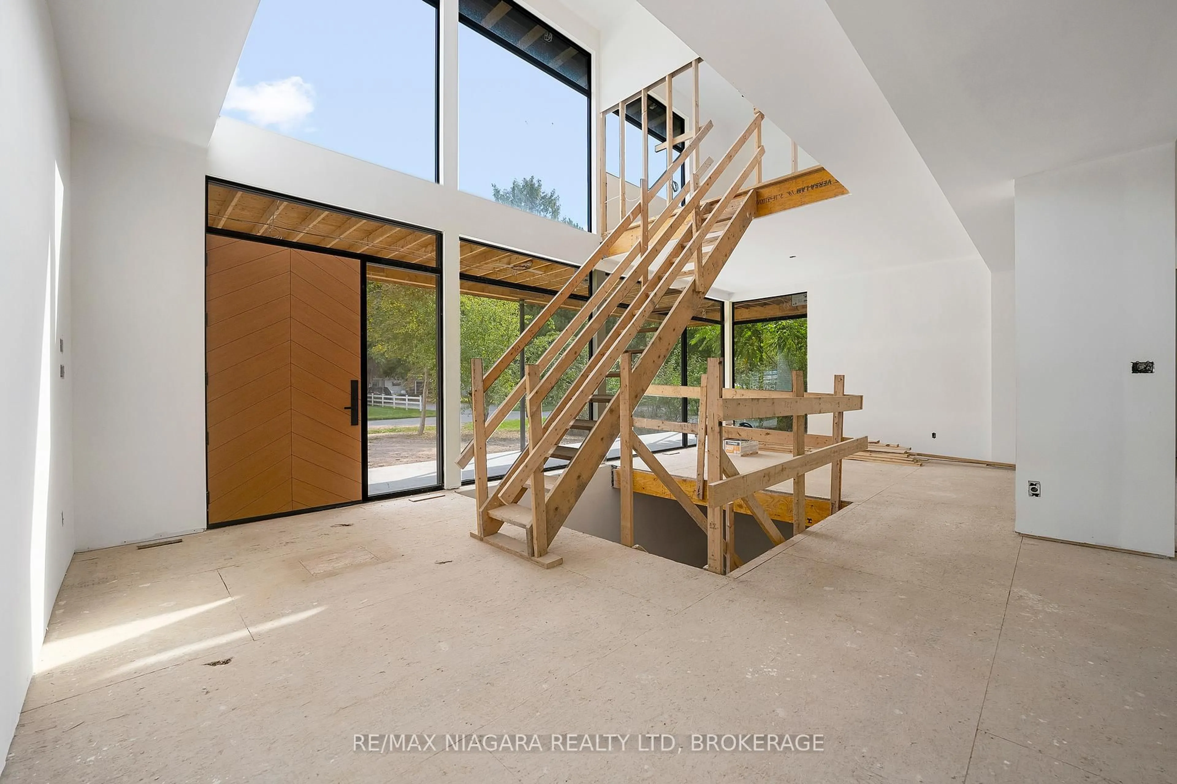 Indoor foyer for 8 KENT St, Niagara-on-the-Lake Ontario L0S 1L0