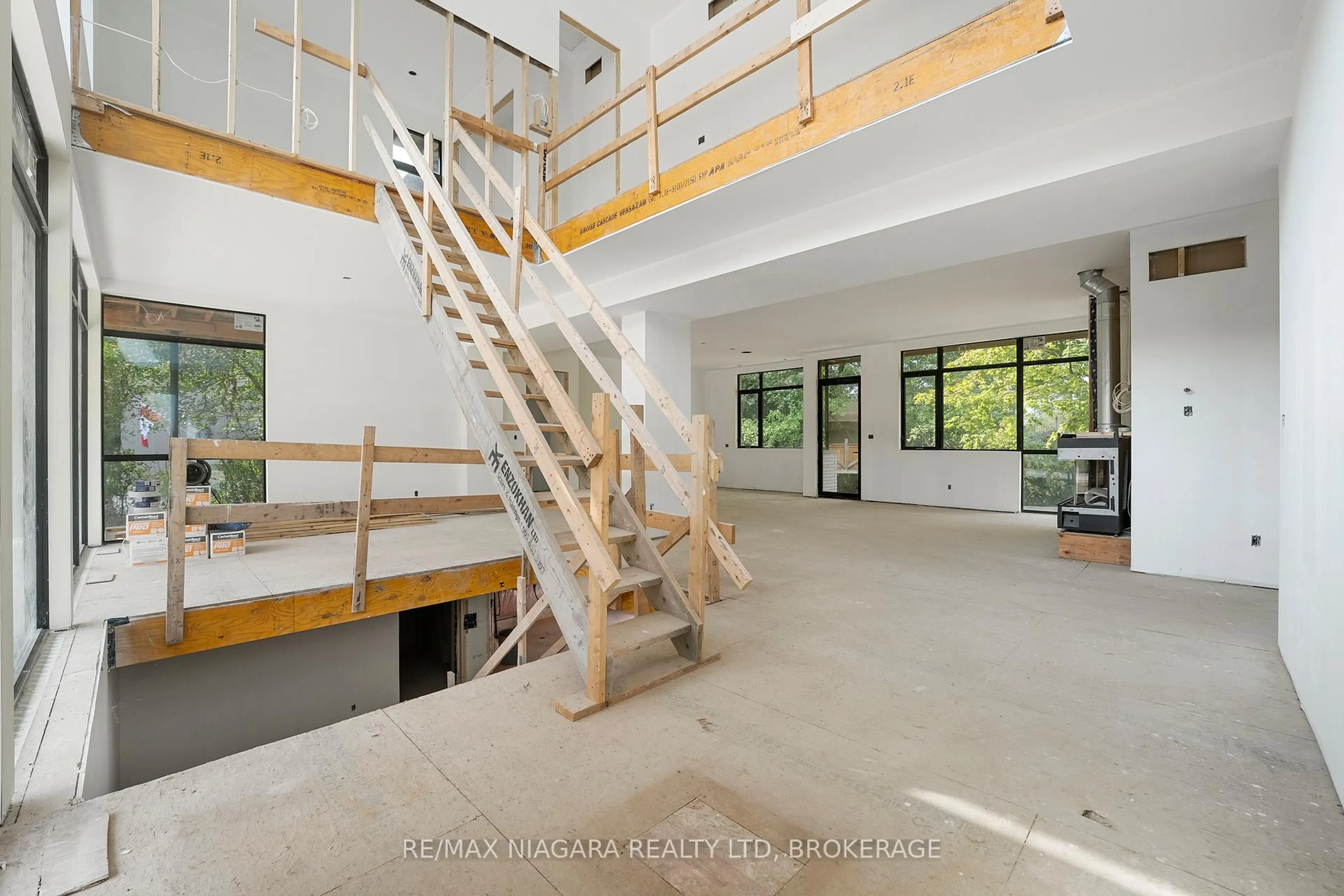 Indoor foyer for 8 KENT St, Niagara-on-the-Lake Ontario L0S 1L0