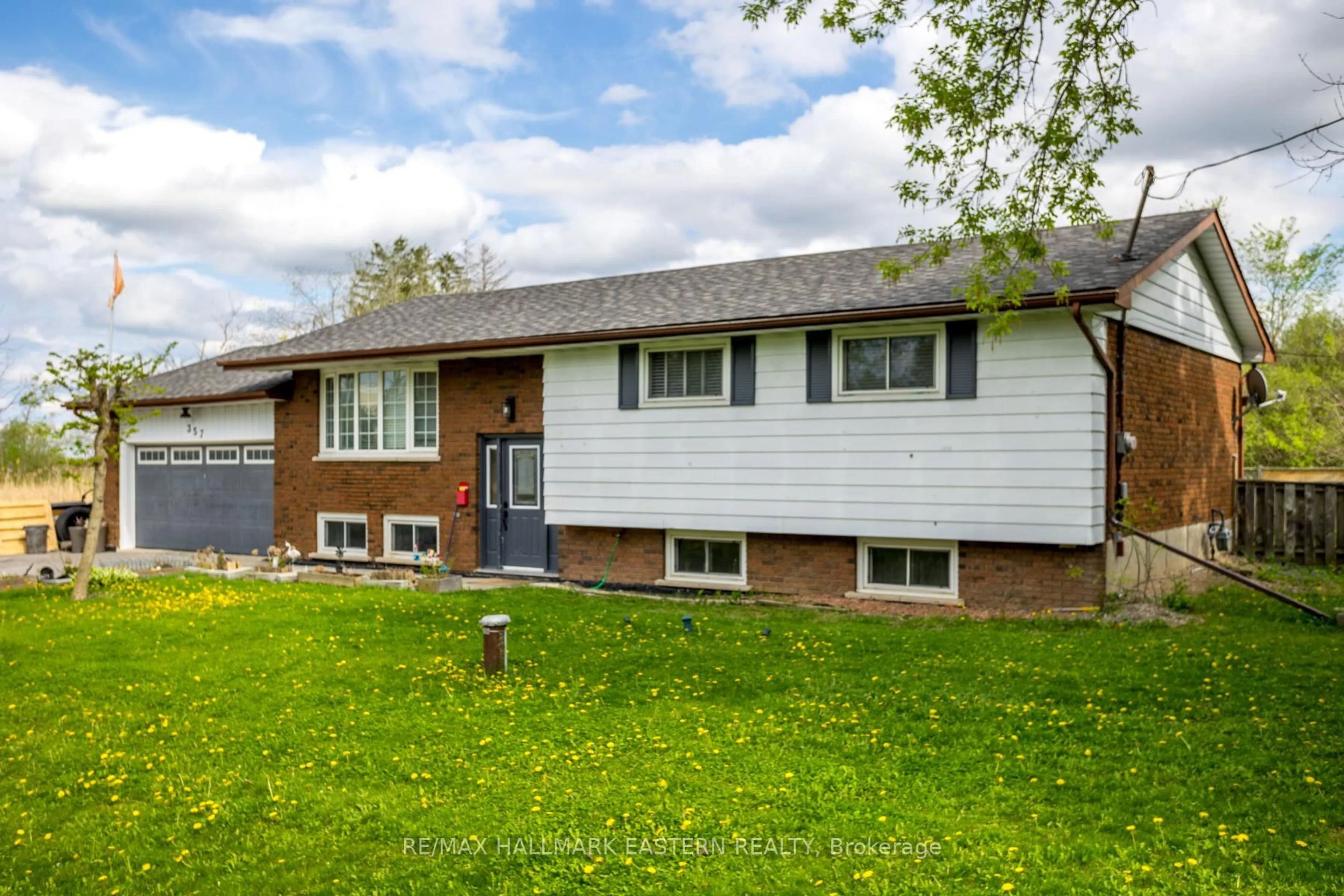 Home with vinyl exterior material, street for 357 Martin Rd, Peterborough North Ontario K9K 1C9