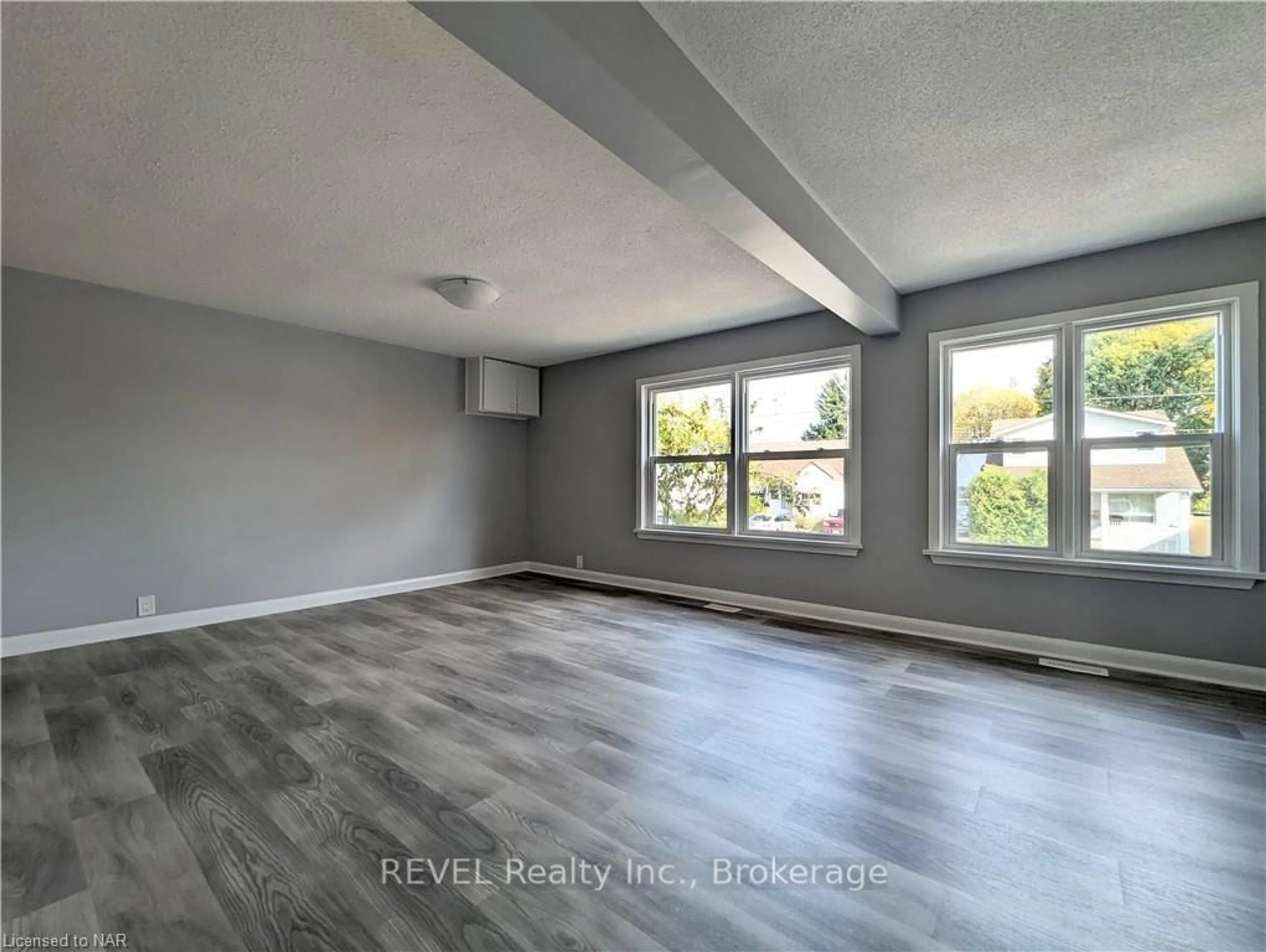 A pic of a room for 4591 Homewood Ave, Niagara Falls Ontario L2E 4X9