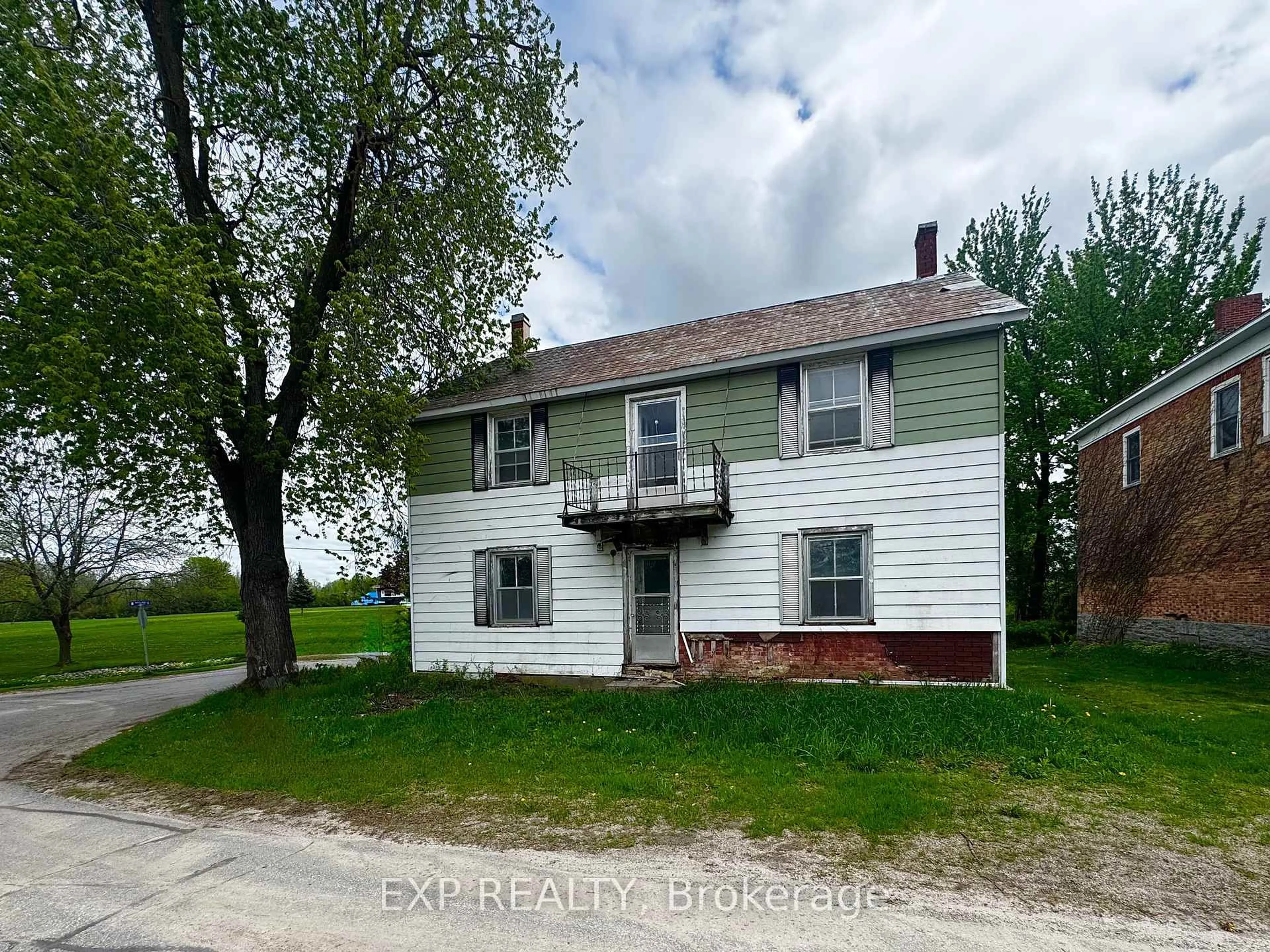 A pic from outside/outdoor area/front of a property/back of a property/a pic from drone, building for 106 Maitland Rd, Merrickville-Wolford Ontario K0G 1G0