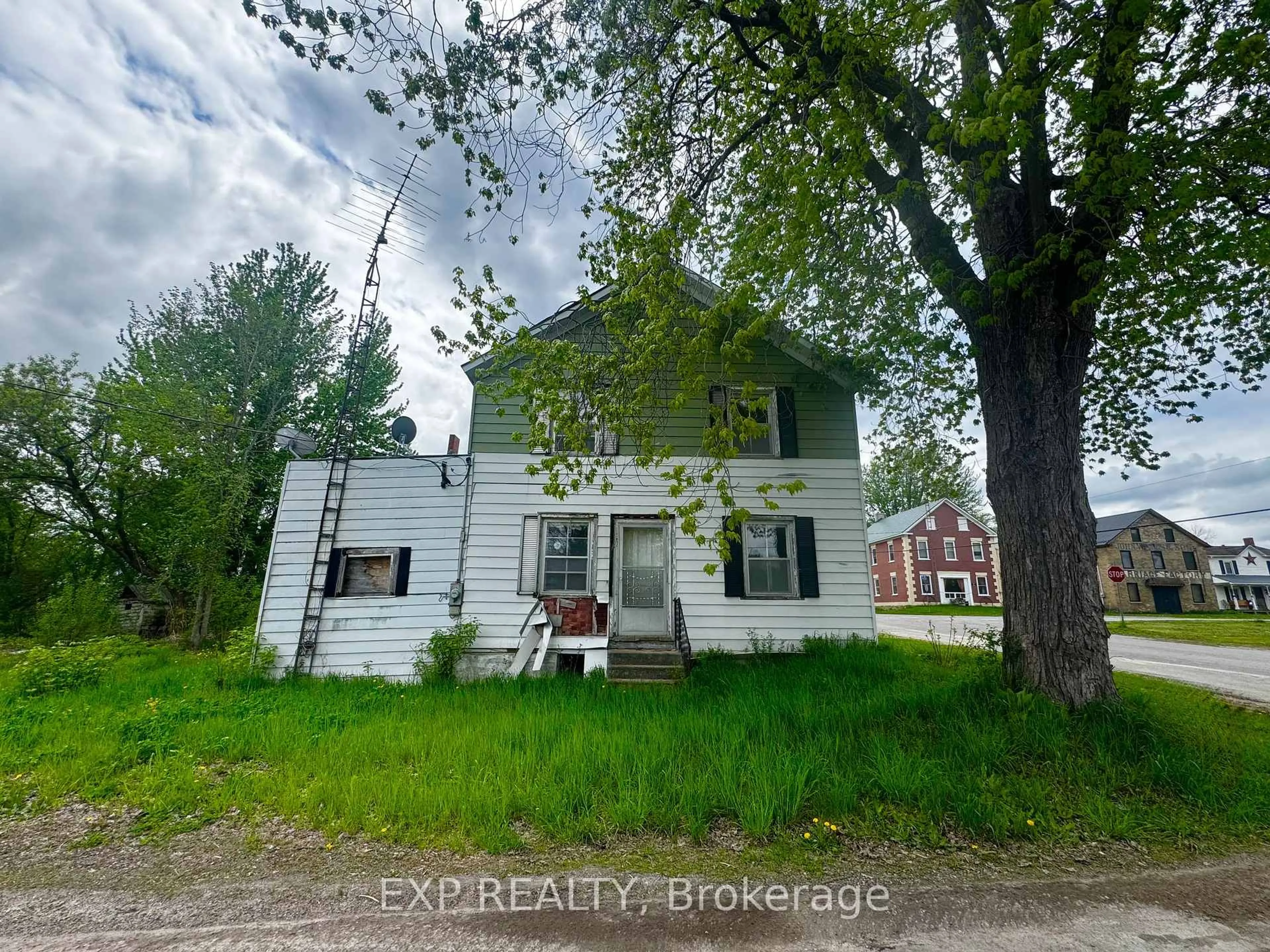 A pic from outside/outdoor area/front of a property/back of a property/a pic from drone, building for 106 Maitland Rd, Merrickville-Wolford Ontario K0G 1G0