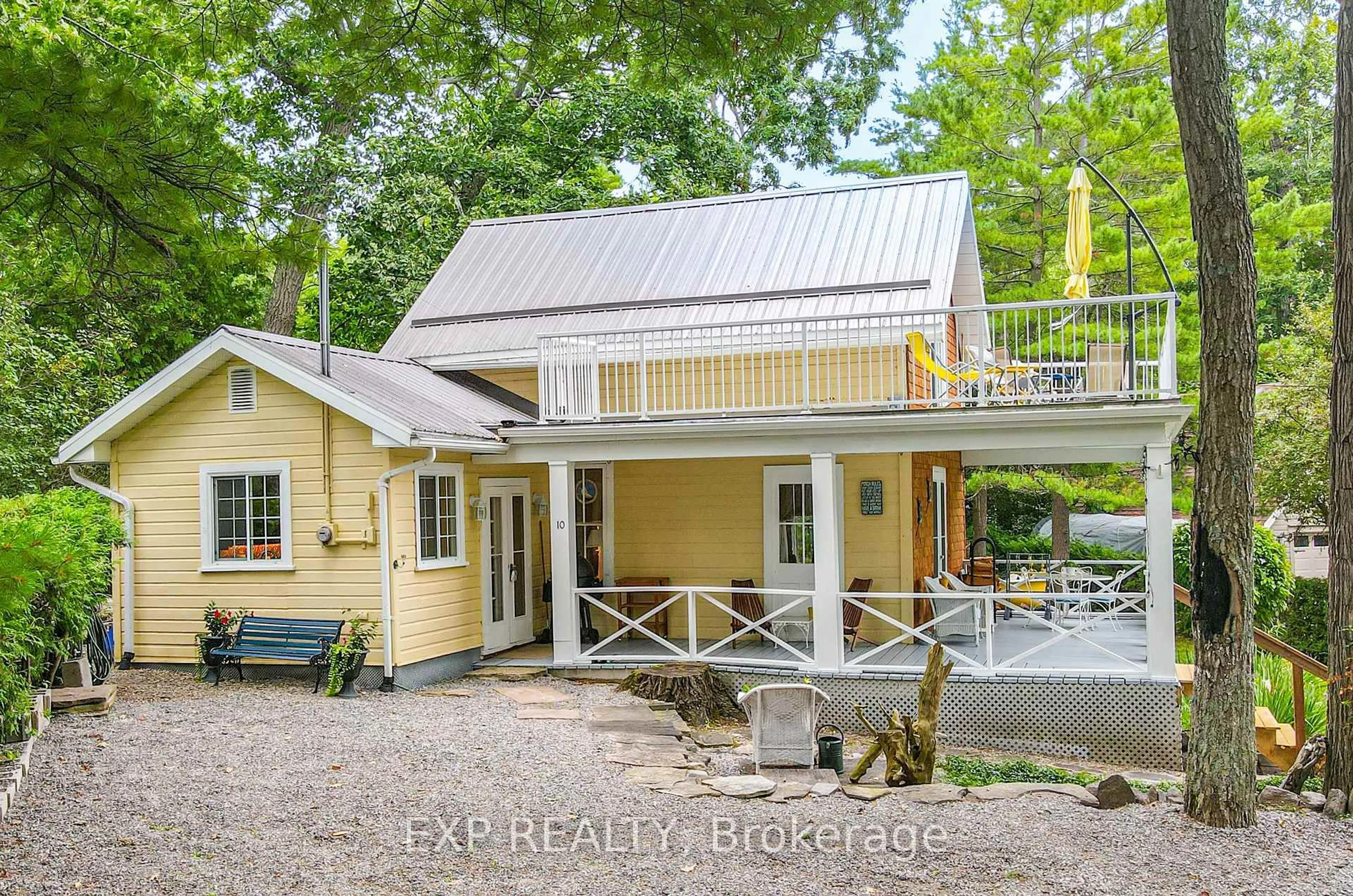 A pic from outside/outdoor area/front of a property/back of a property/a pic from drone, building for 10 Sixth St, Kawartha Lakes Ontario K0M 1N0