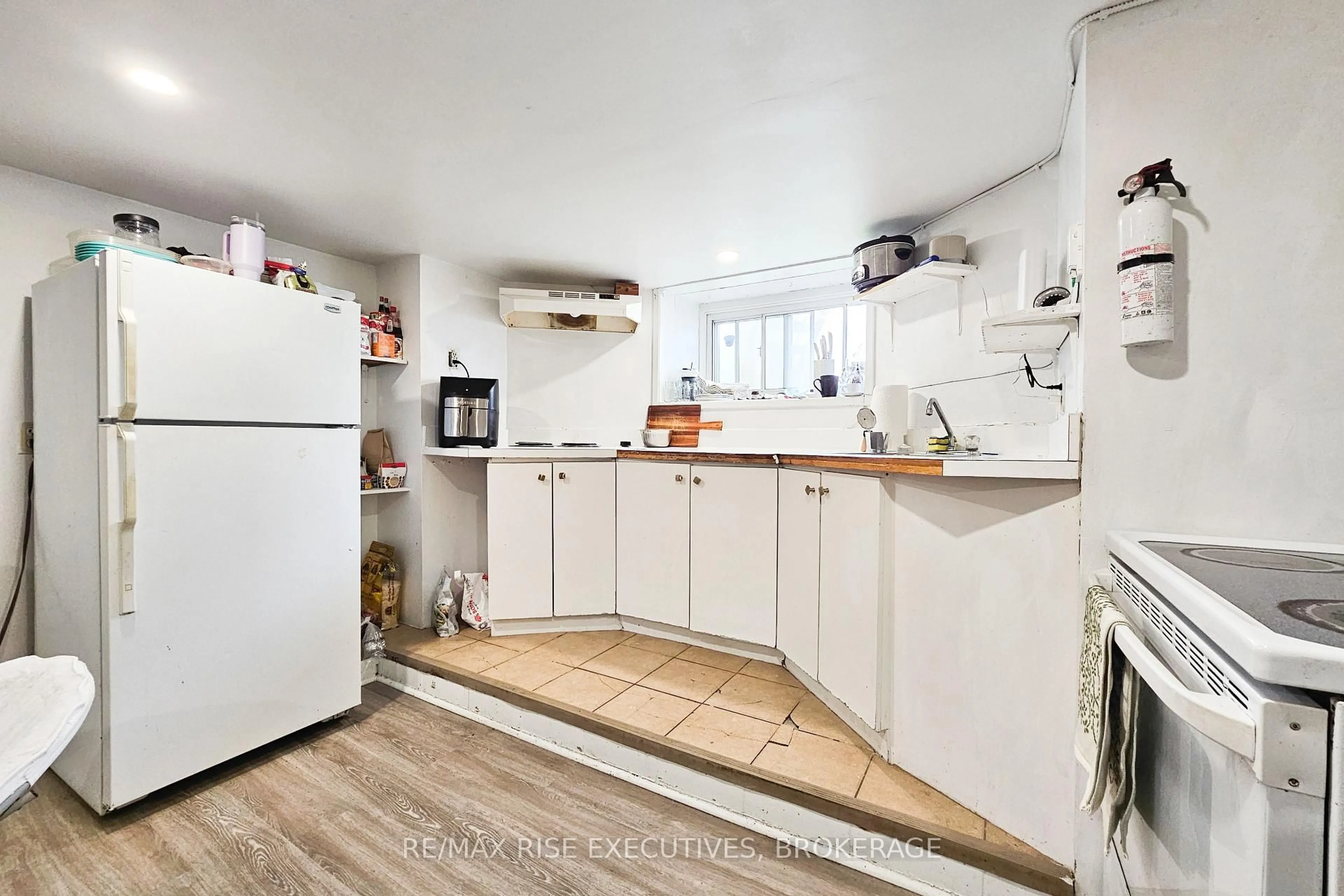 Standard kitchen, unknown for 307 Alfred St, Kingston Ontario K7L 3S4