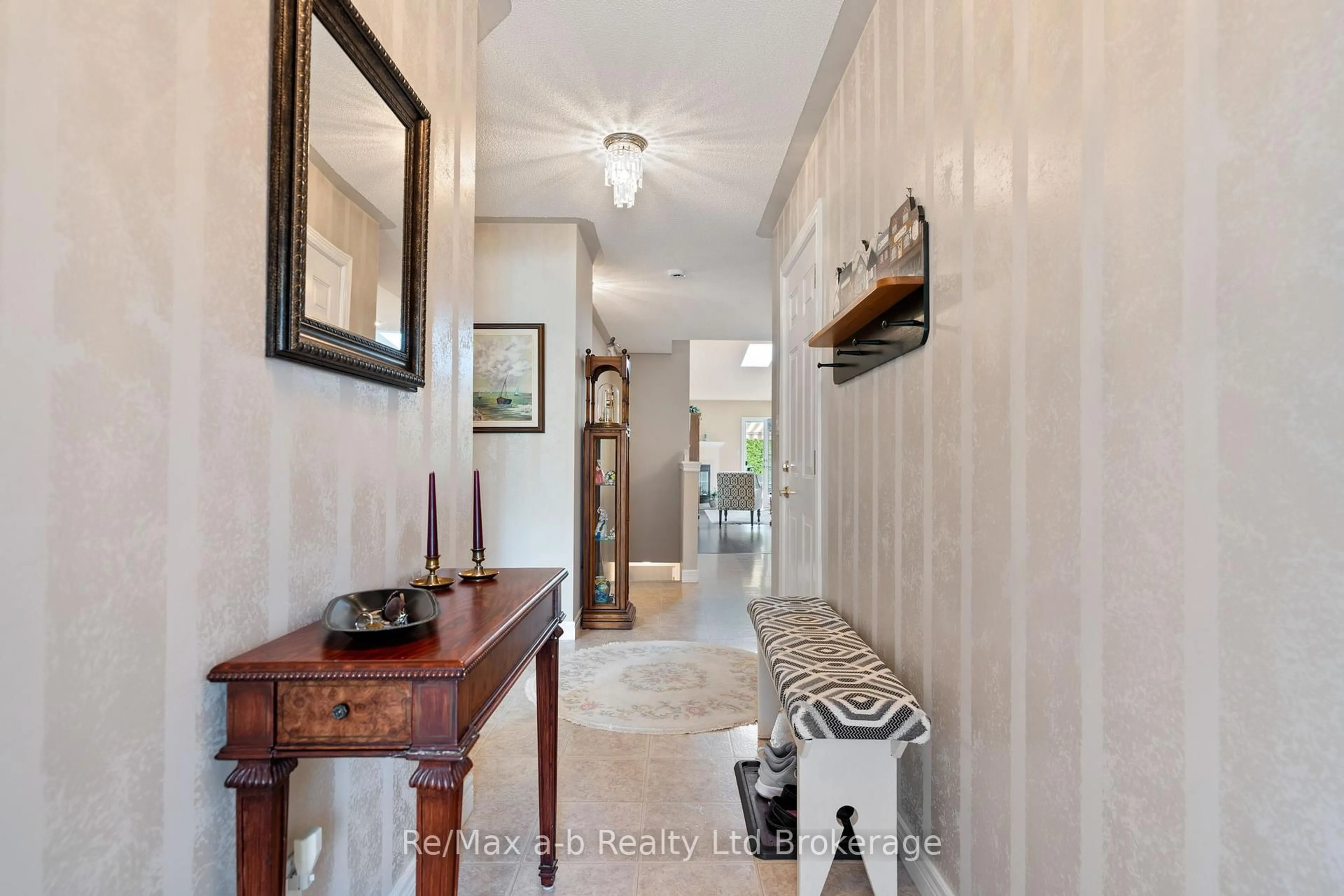 Indoor entryway for 37 Fairs Cres, Tillsonburg Ontario N4G 5W2