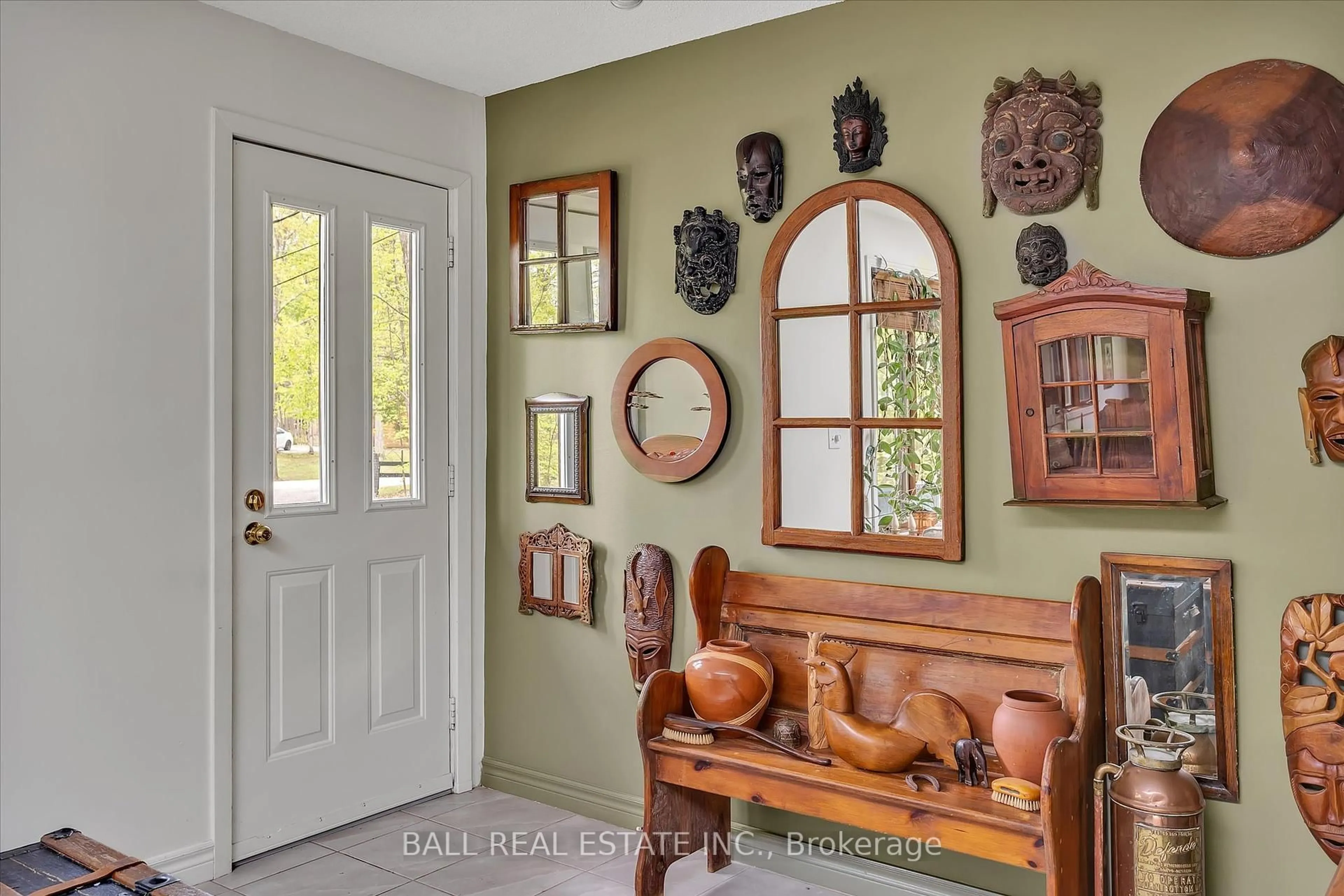 Indoor entryway for 21 Beech Terr, Trent Lakes Ontario K0L 1J0