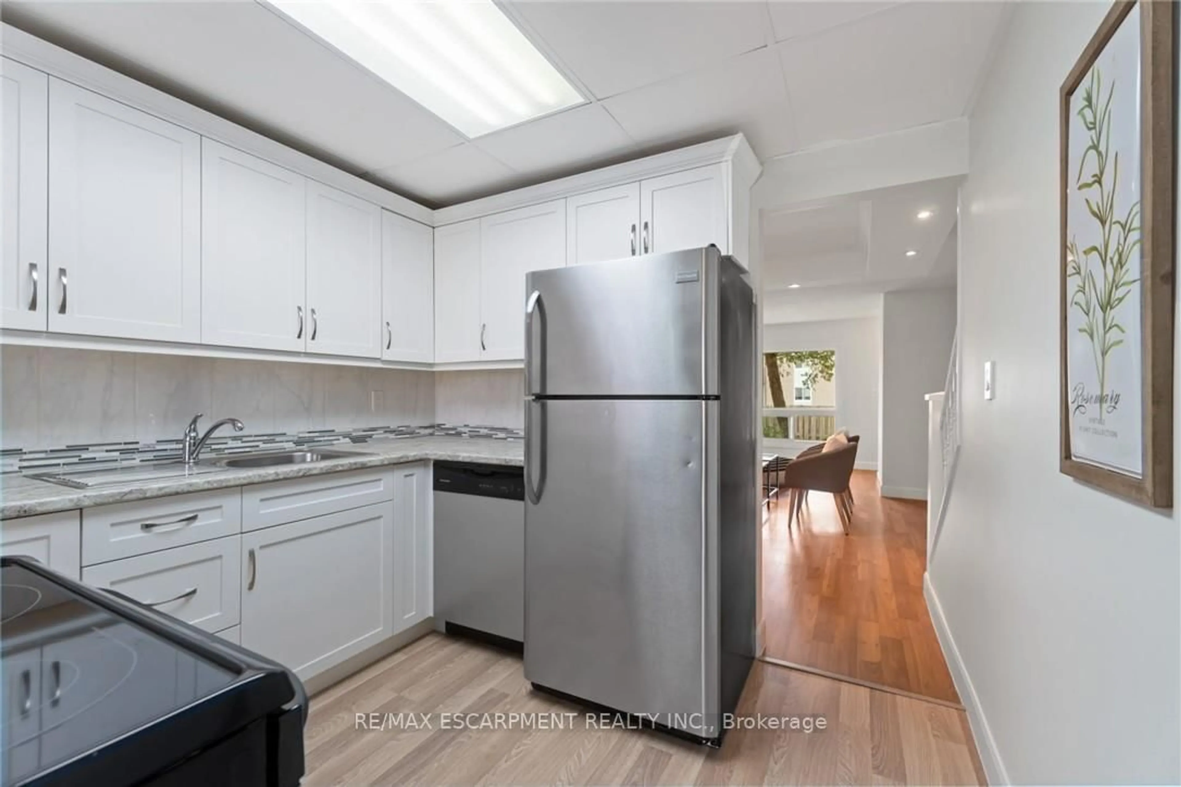 Standard kitchen, unknown for 8646 WILLOUGHBY Dr #10, Niagara Falls Ontario L2G 6X7