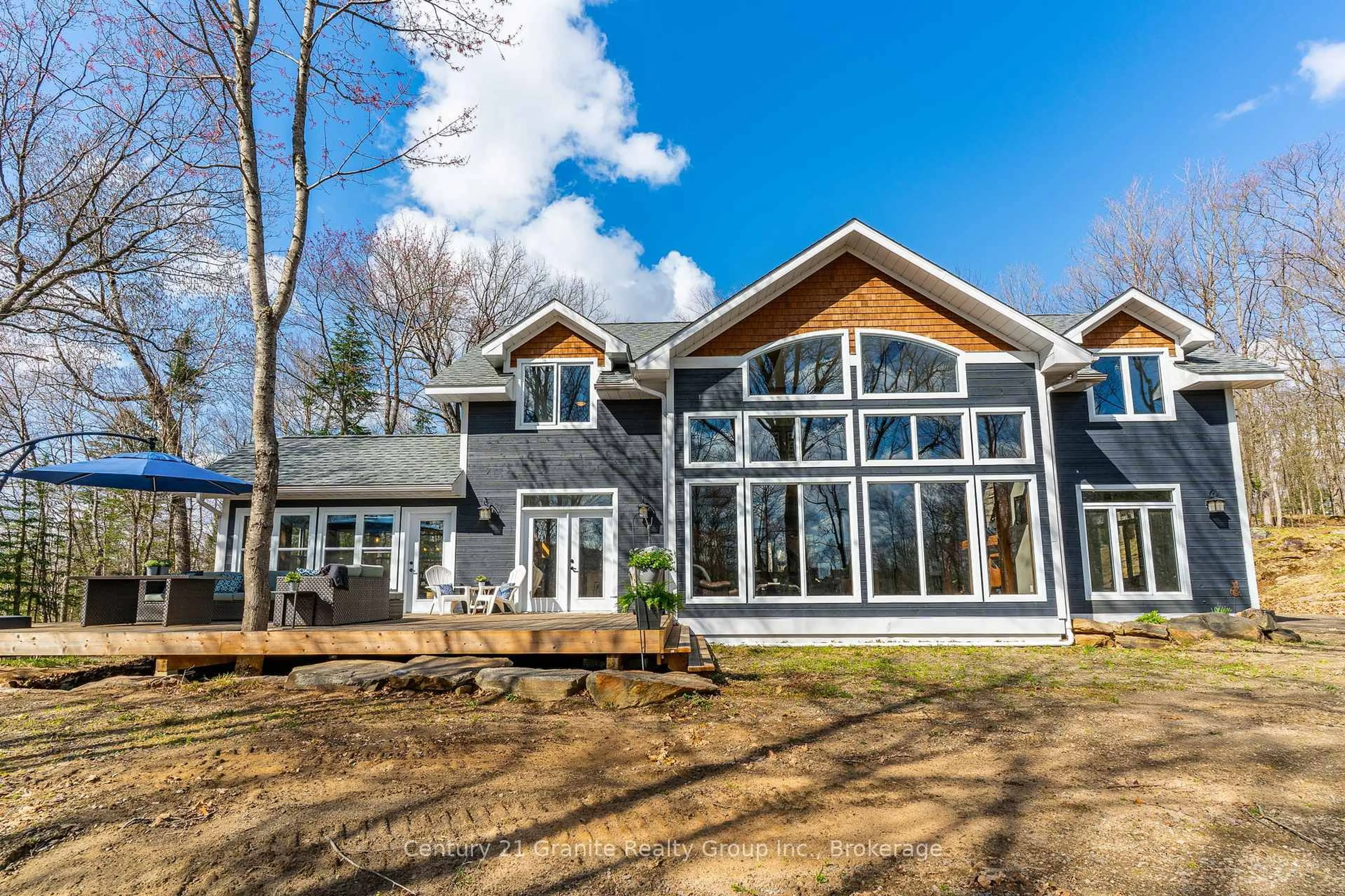 Home with vinyl exterior material, water/lake/river/ocean view for 1277 Grace Rd, Minden Hills Ontario K0M 2K0
