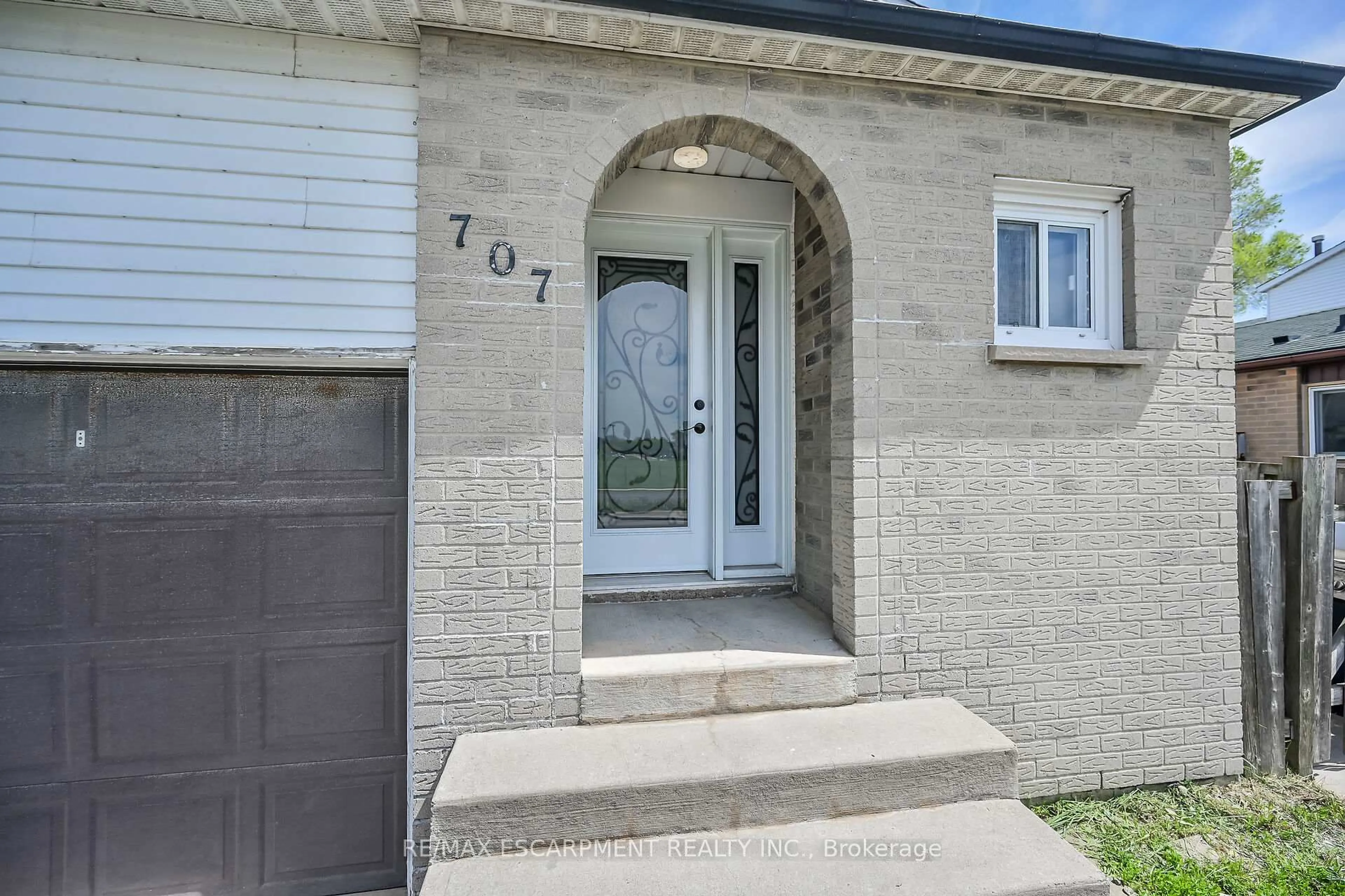 Unknown for 707 Upper Wentworth St, Hamilton Ontario L9A 4V6