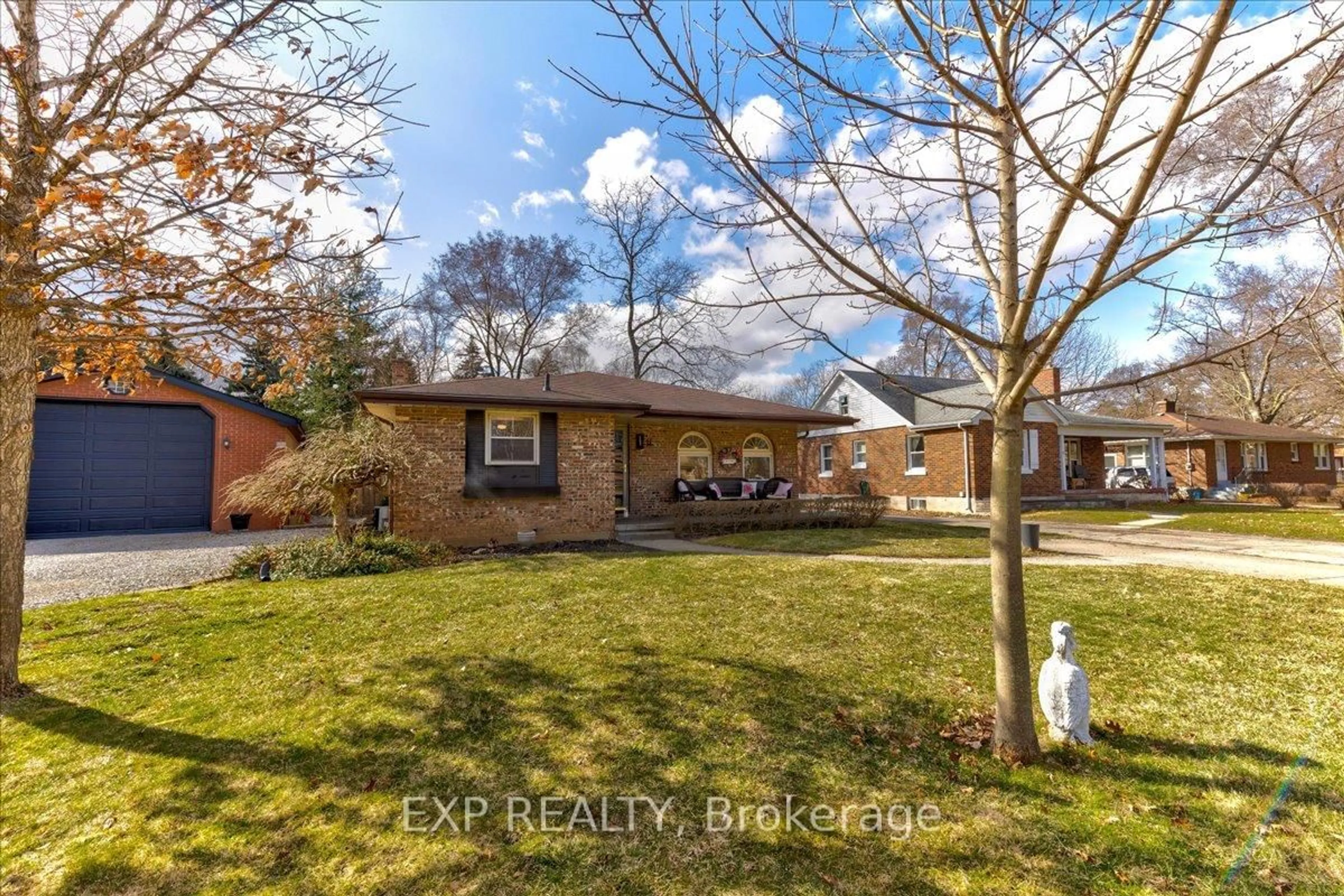 A pic from outside/outdoor area/front of a property/back of a property/a pic from drone, street for 11 Glenwood Dr, Brantford Ontario N3S 3E9