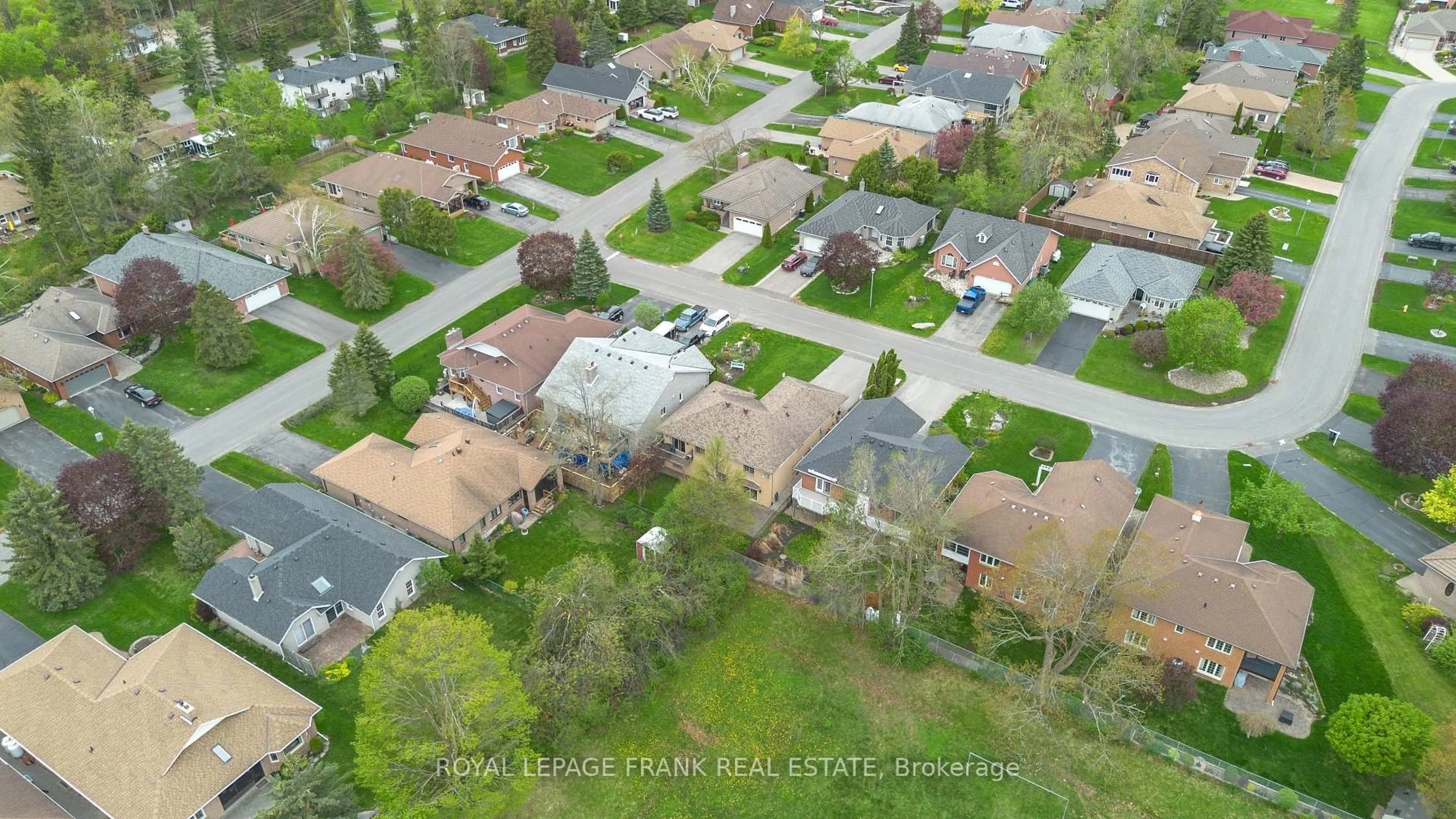 A pic from outside/outdoor area/front of a property/back of a property/a pic from drone, street for 5 Hillview Dr, Kawartha Lakes Ontario K0M 1A0