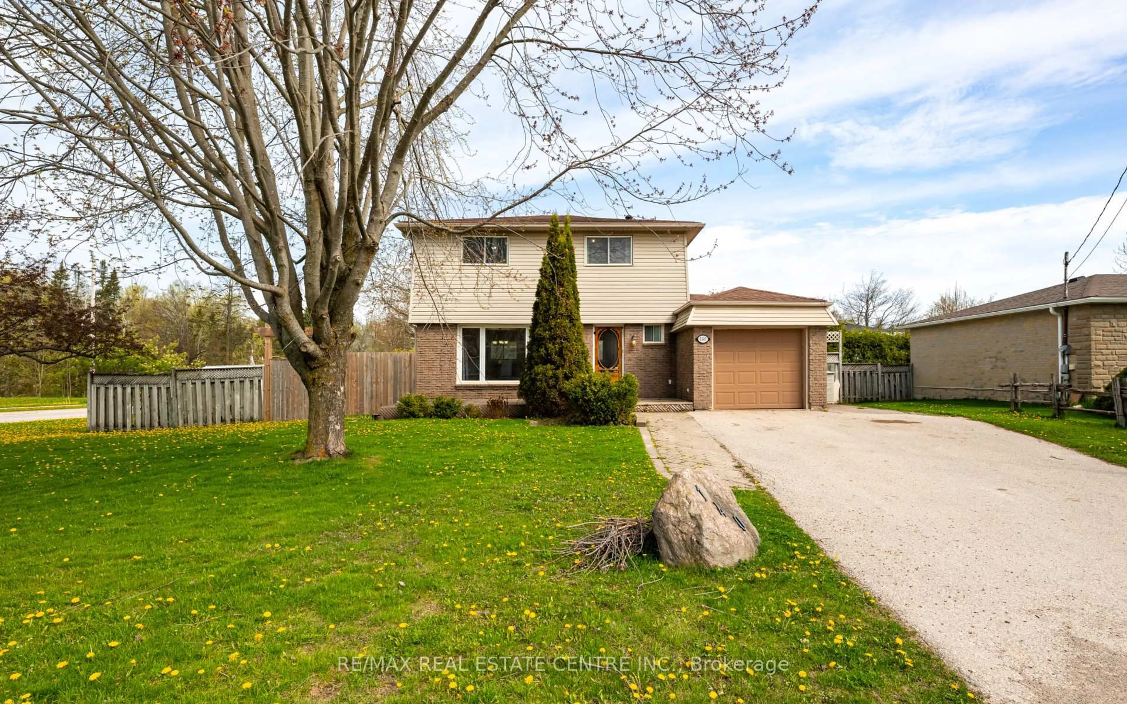 A pic from outside/outdoor area/front of a property/back of a property/a pic from drone, street for 140 Susan St, Shelburne Ontario L9W 2W4