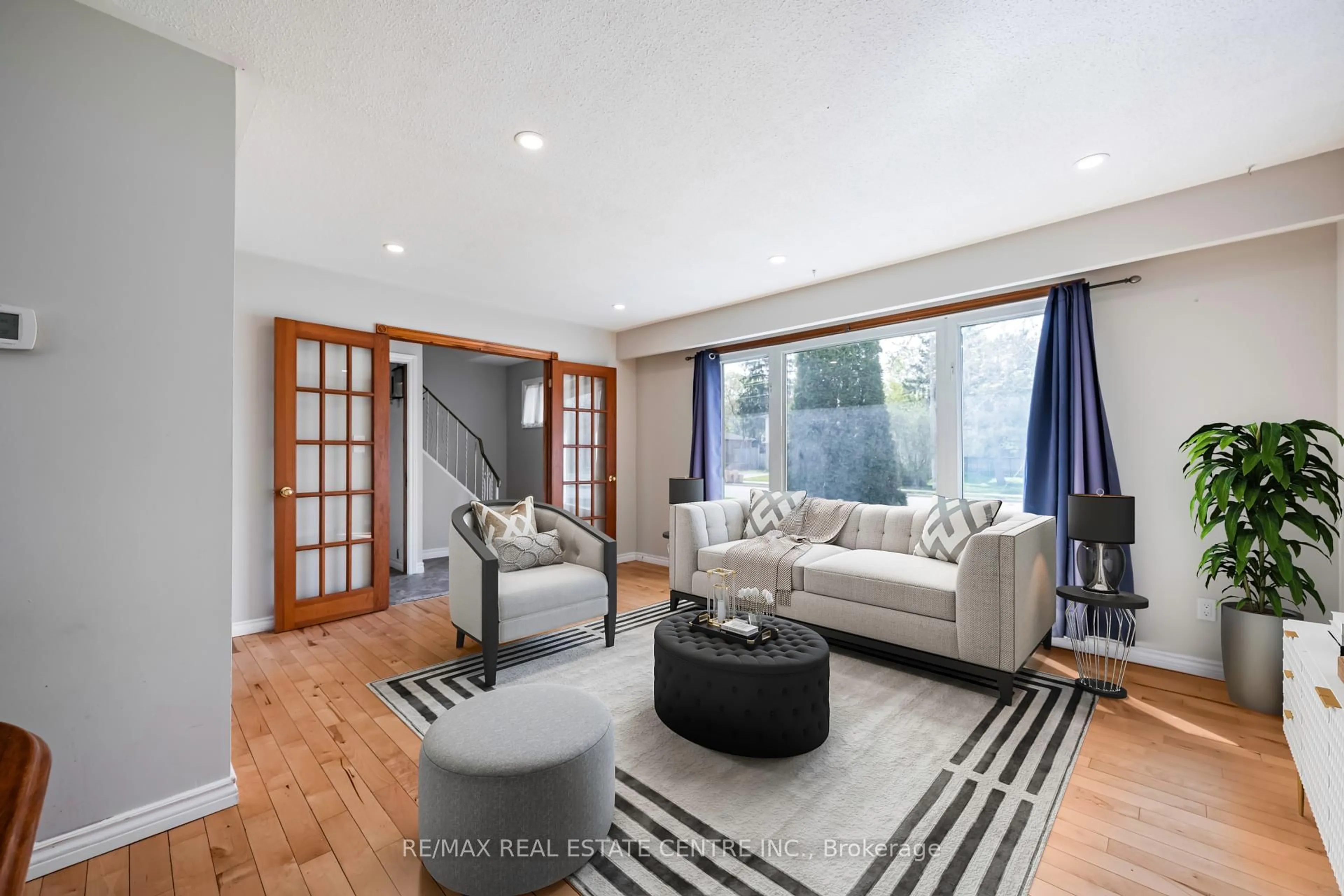 Living room with furniture, unknown for 140 Susan St, Shelburne Ontario L9W 2W4